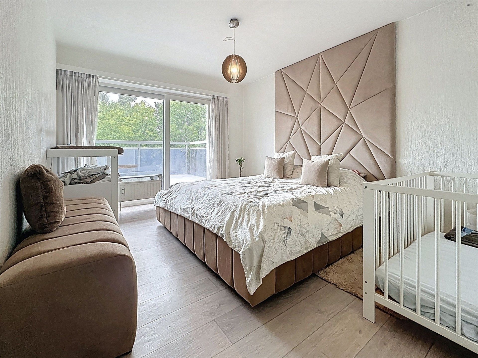 3 slpk-Appartement met terras te Sint-Niklaas foto {{pictureIndex}}