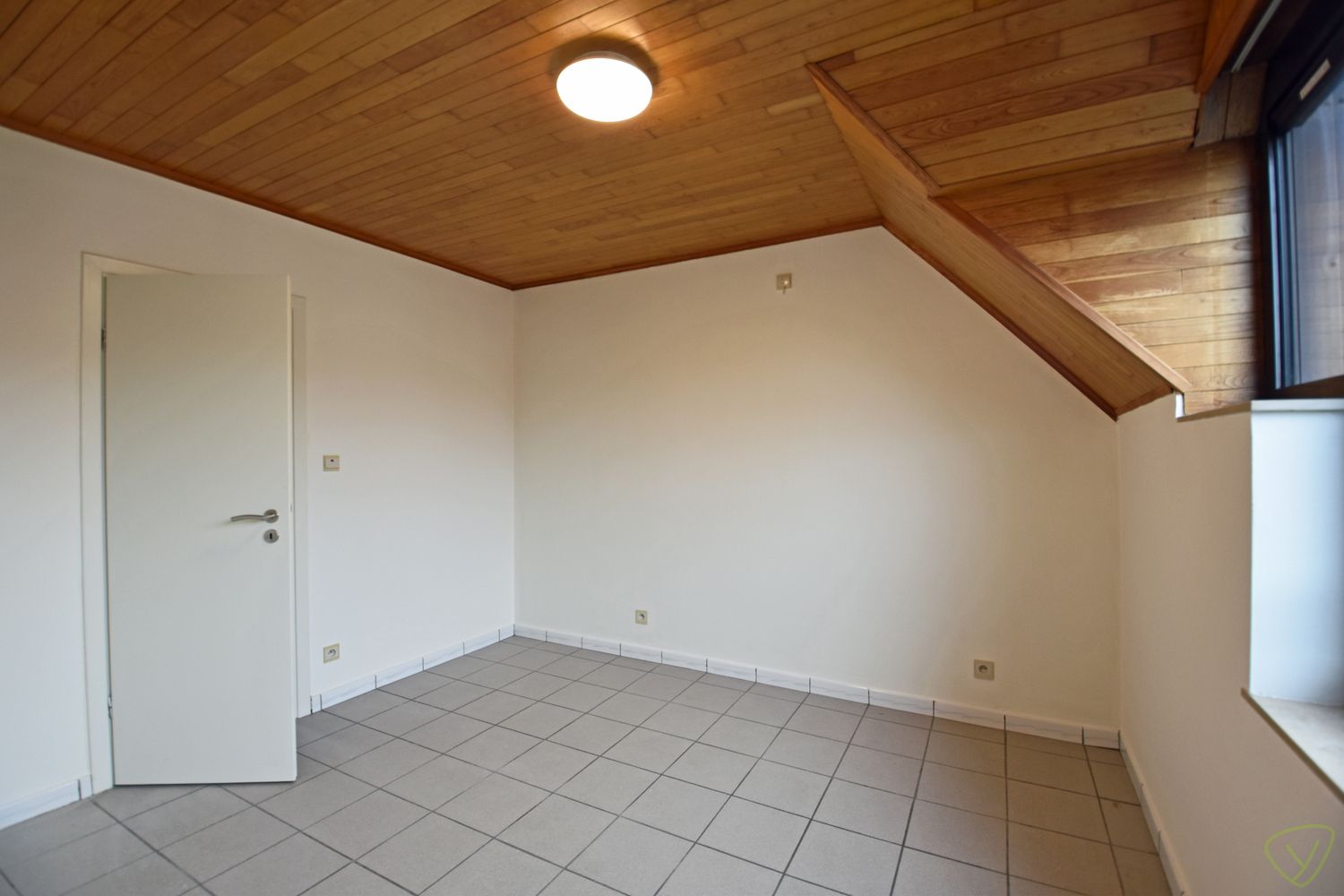 Volledig vernieuwd en zeer ruim duplex-appartement nabij het centrum! foto 8