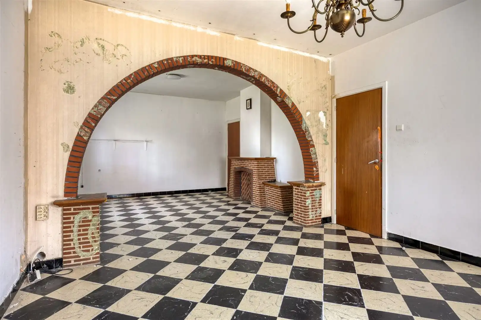 TE KOOP: Te renoveren woning met ruim perceel en projectmogelijkheden in Lummen! foto 6