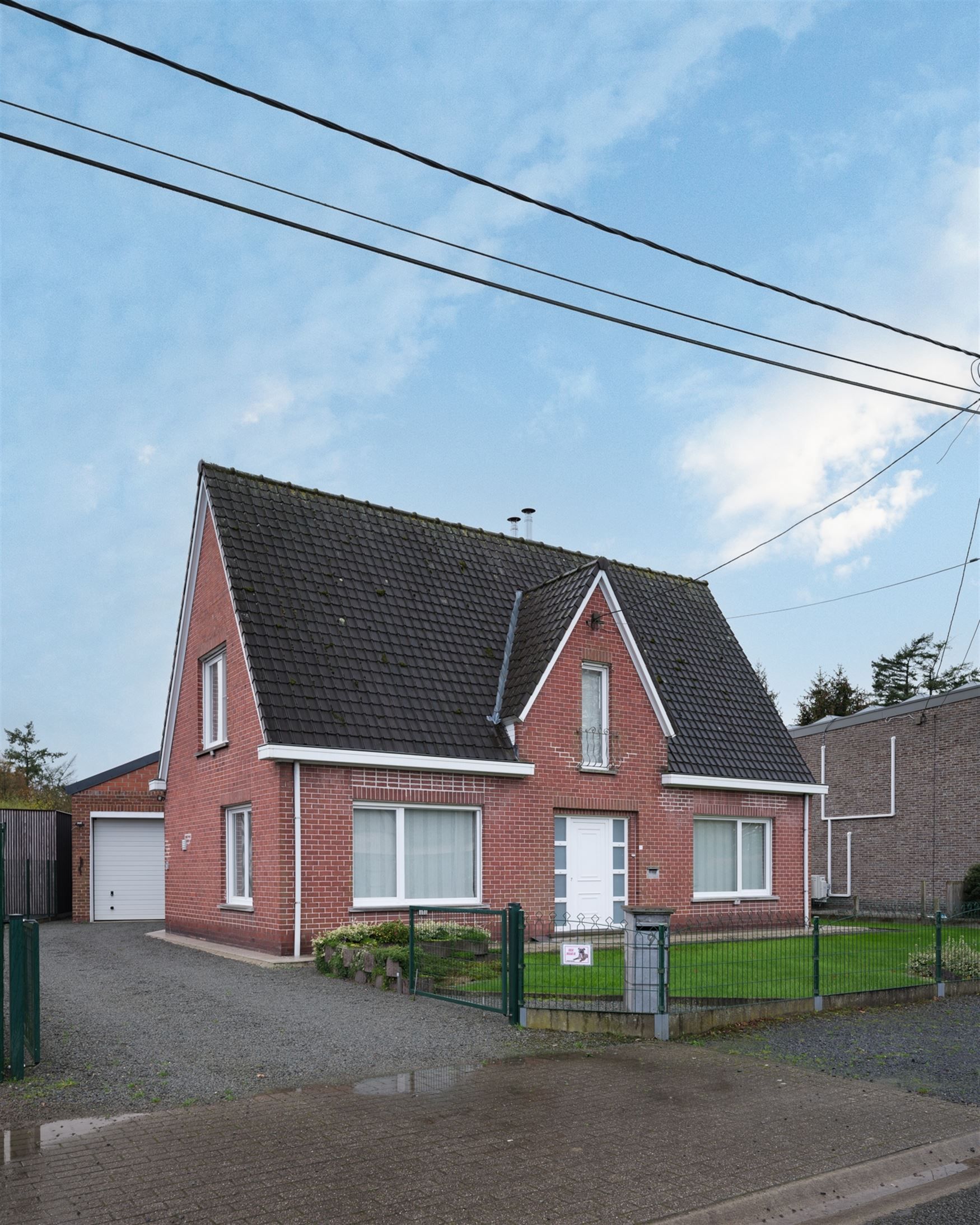 Te renoveren woning met magazijn foto 2