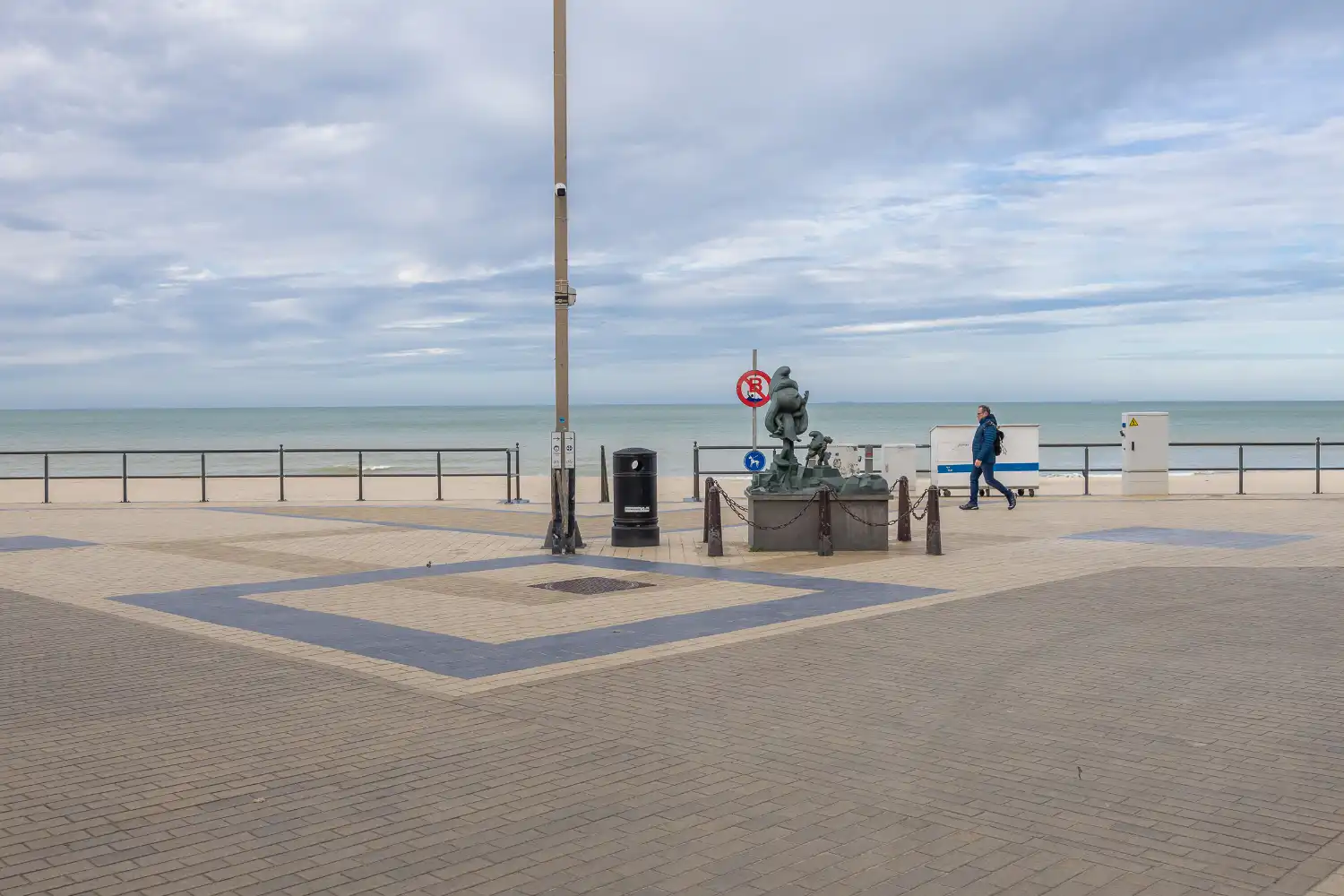 Instapklaar 2 slaapkamer-appartement met zijdelings zeezicht foto 22