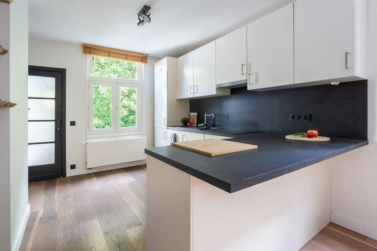 Duplex met terras in bruisende buurt foto 14