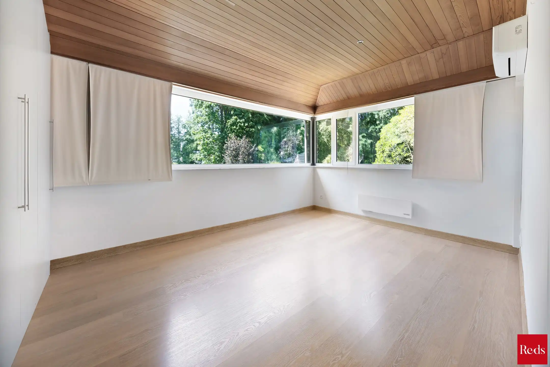 Villa met zwembad omringd door natuur en maximale privacy foto 18