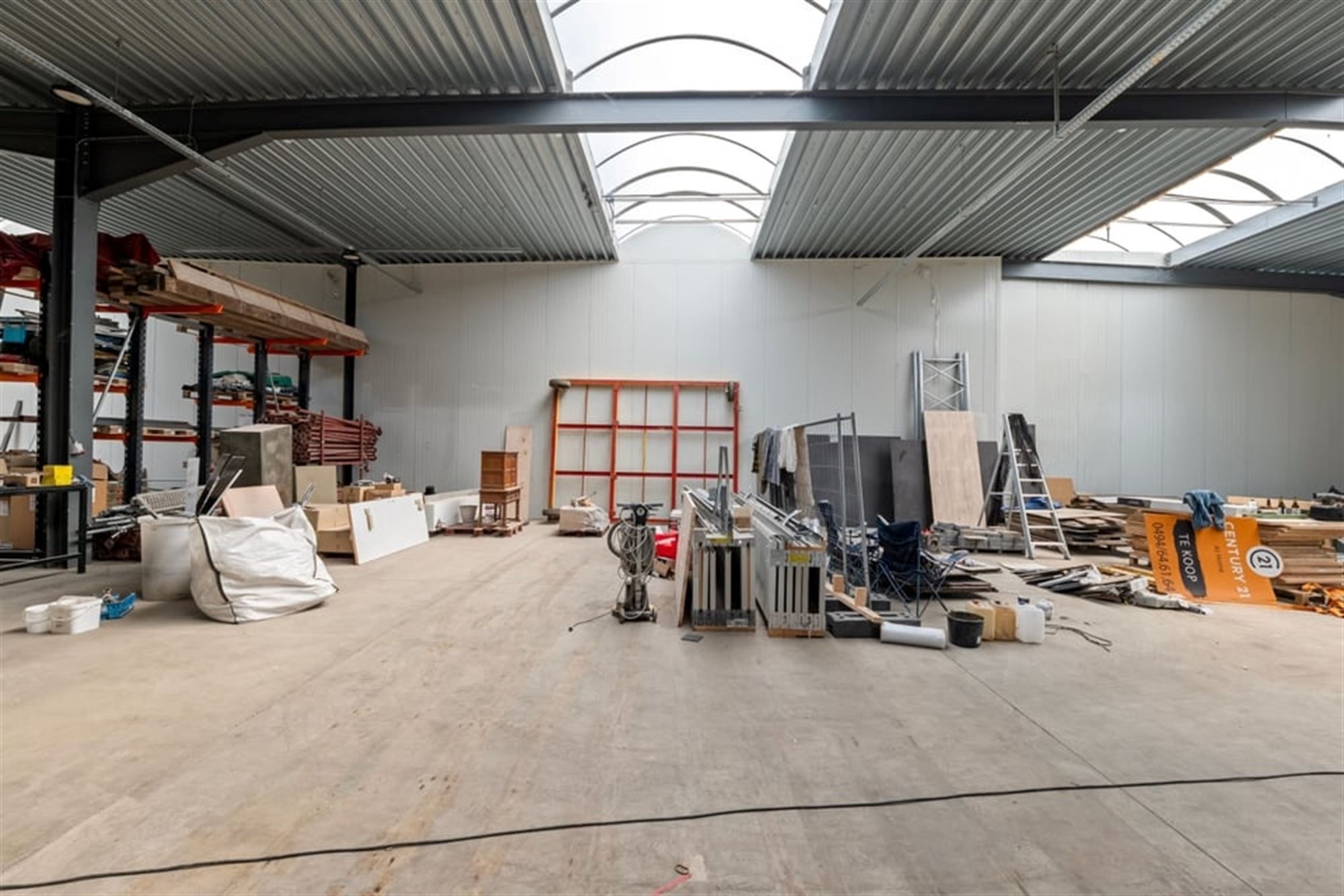 RUIME LOODS VAN 846M² IN SINT-TRUIDEN  foto 14