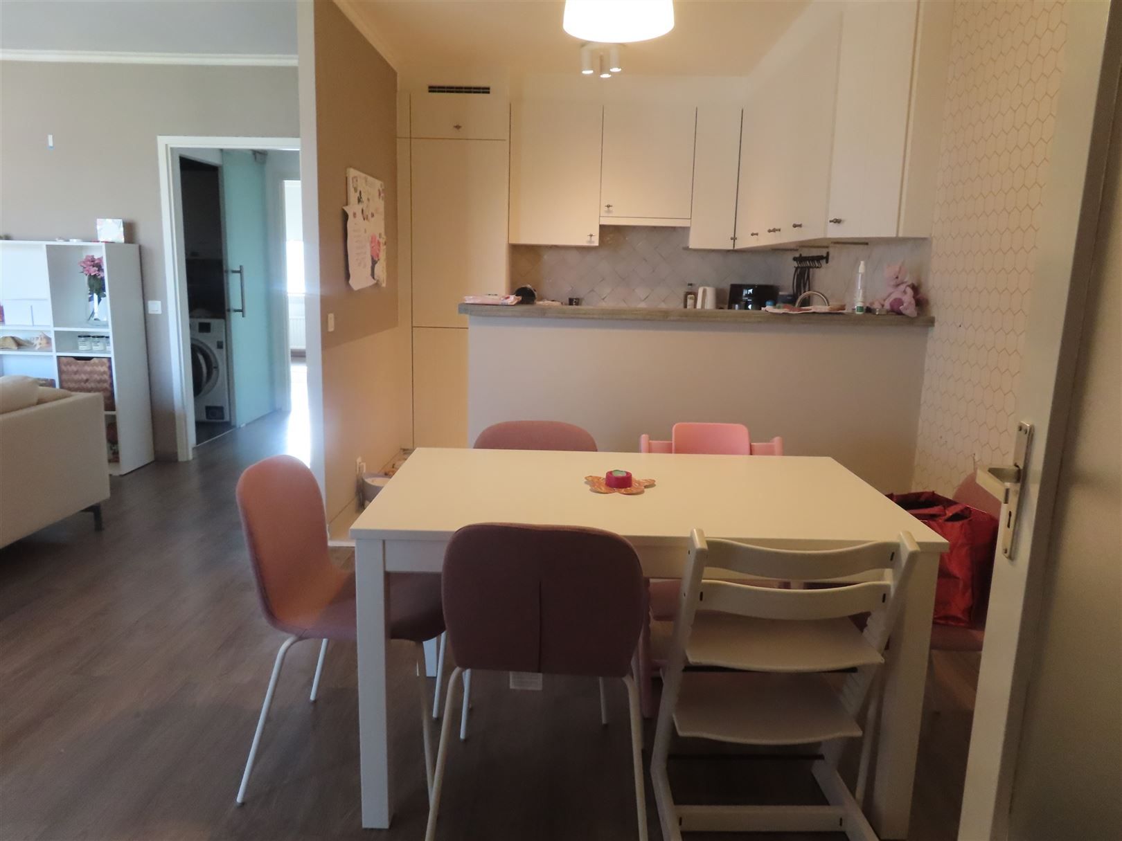 Instapklaar 2 slaapkamerappartement mét terras! foto 8