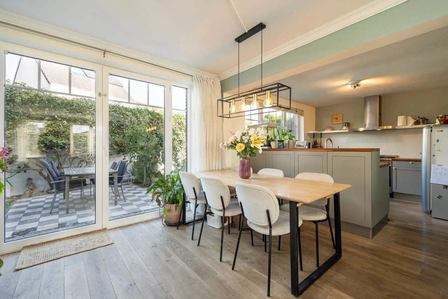 Volledig gerenoveerde woning met 4 slpks en gezellige tuin foto 11