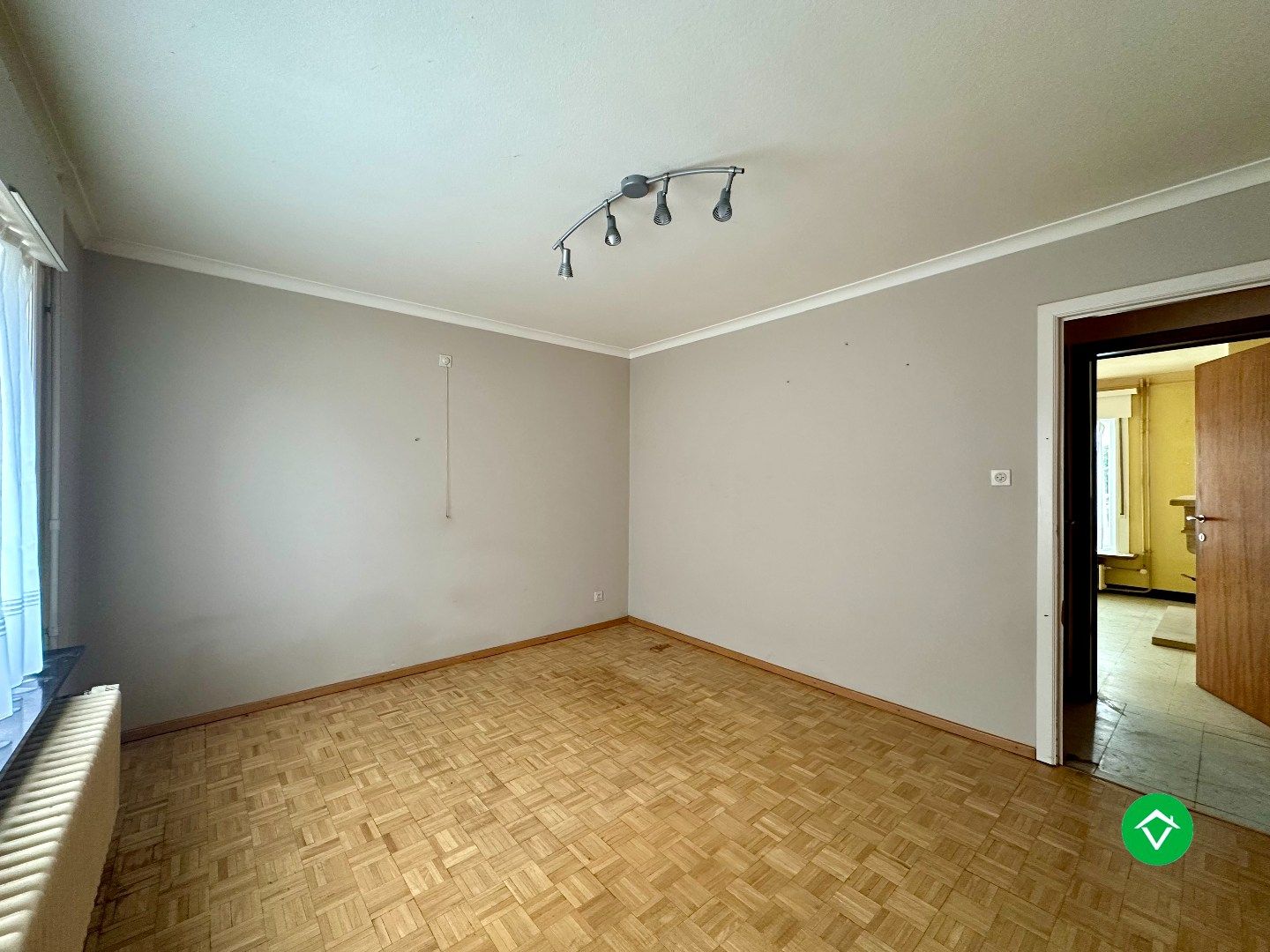 Alleenstaande woning met bakstenen garage en ruime tuin in Ichtegem foto 8