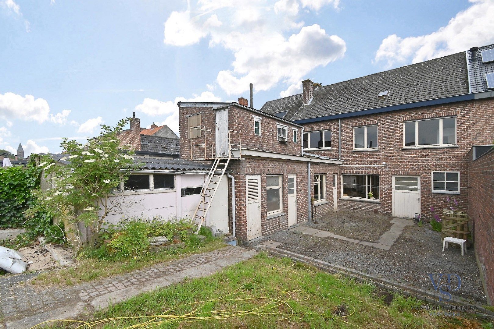 Bijzonder ruime, praktisch ingedeelde rijwoning foto 23