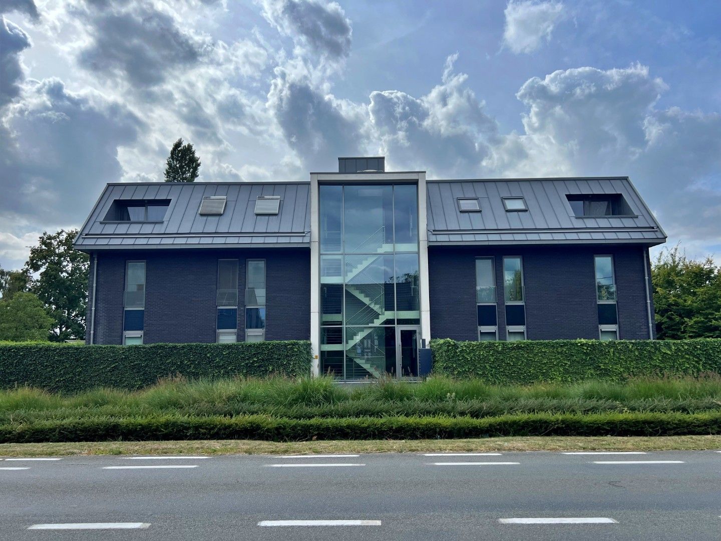 Lichtrijk 2-slaapkamer appartement met garage en 2 terrassen foto 2