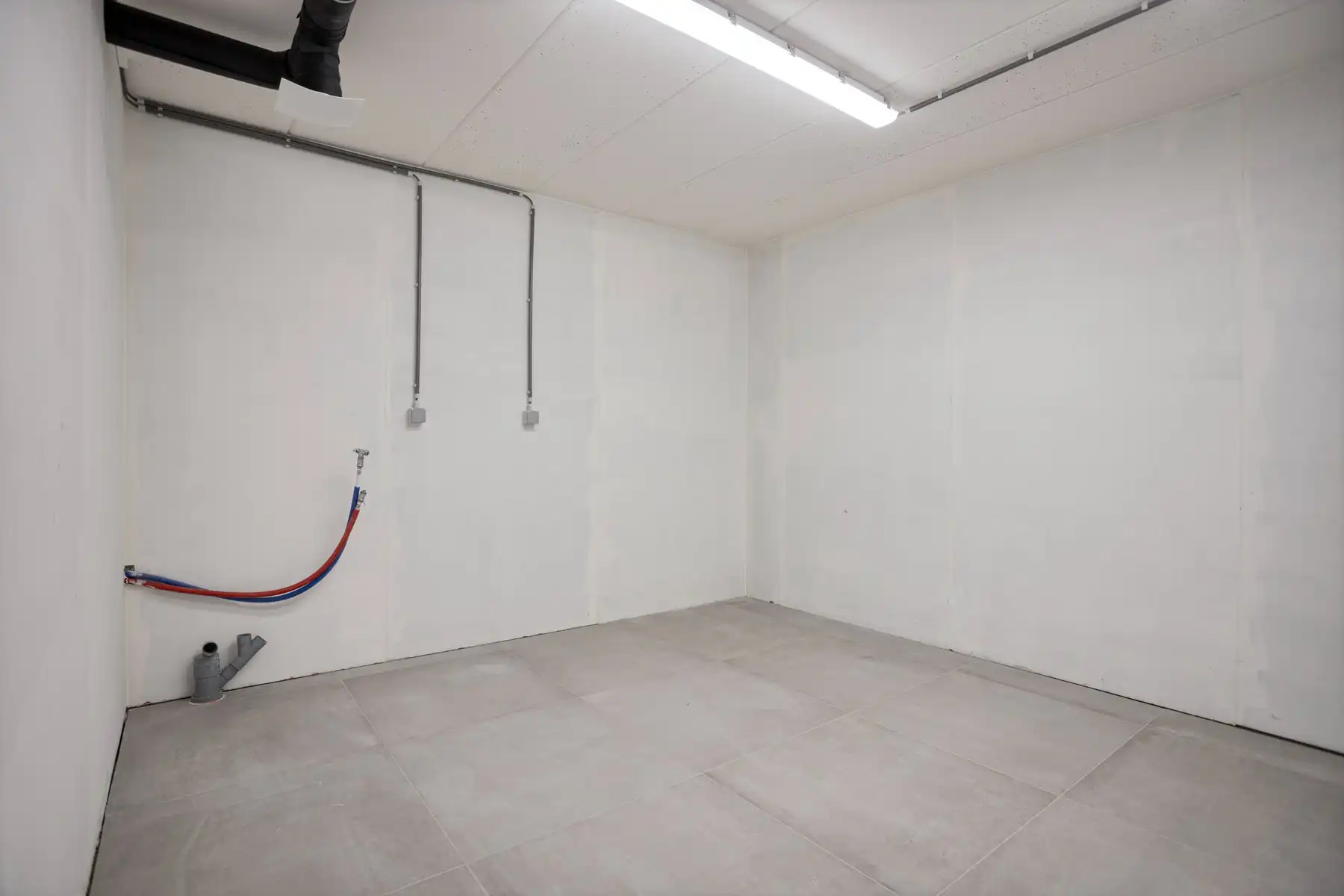 Moderne, af te werken woning op een perceel van 10a 58ca. foto 23