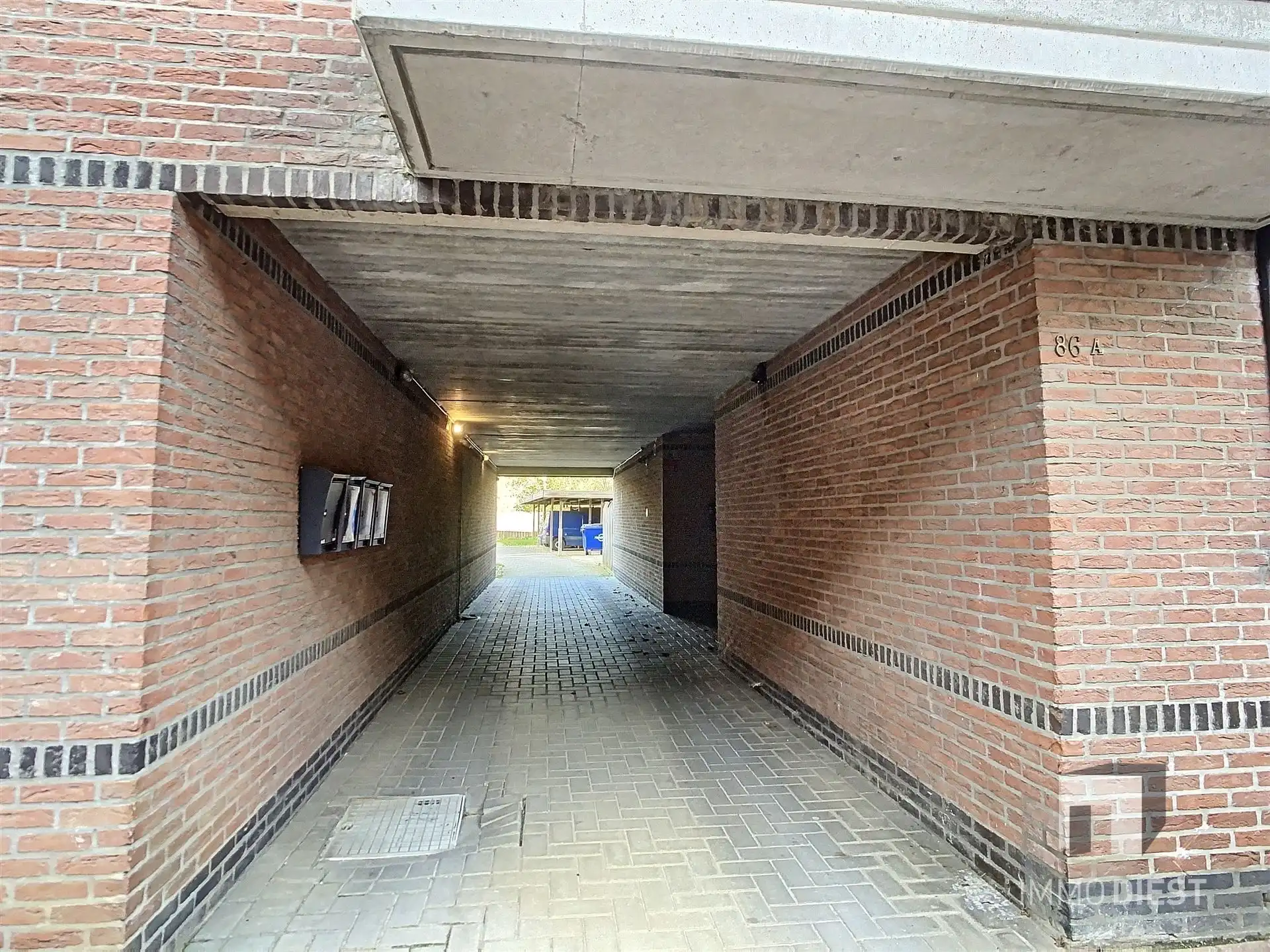 Duplexappartement met 2 slaapkamers, ruim terras en overdekte autostaanplaats in hartje Zichem. foto 23