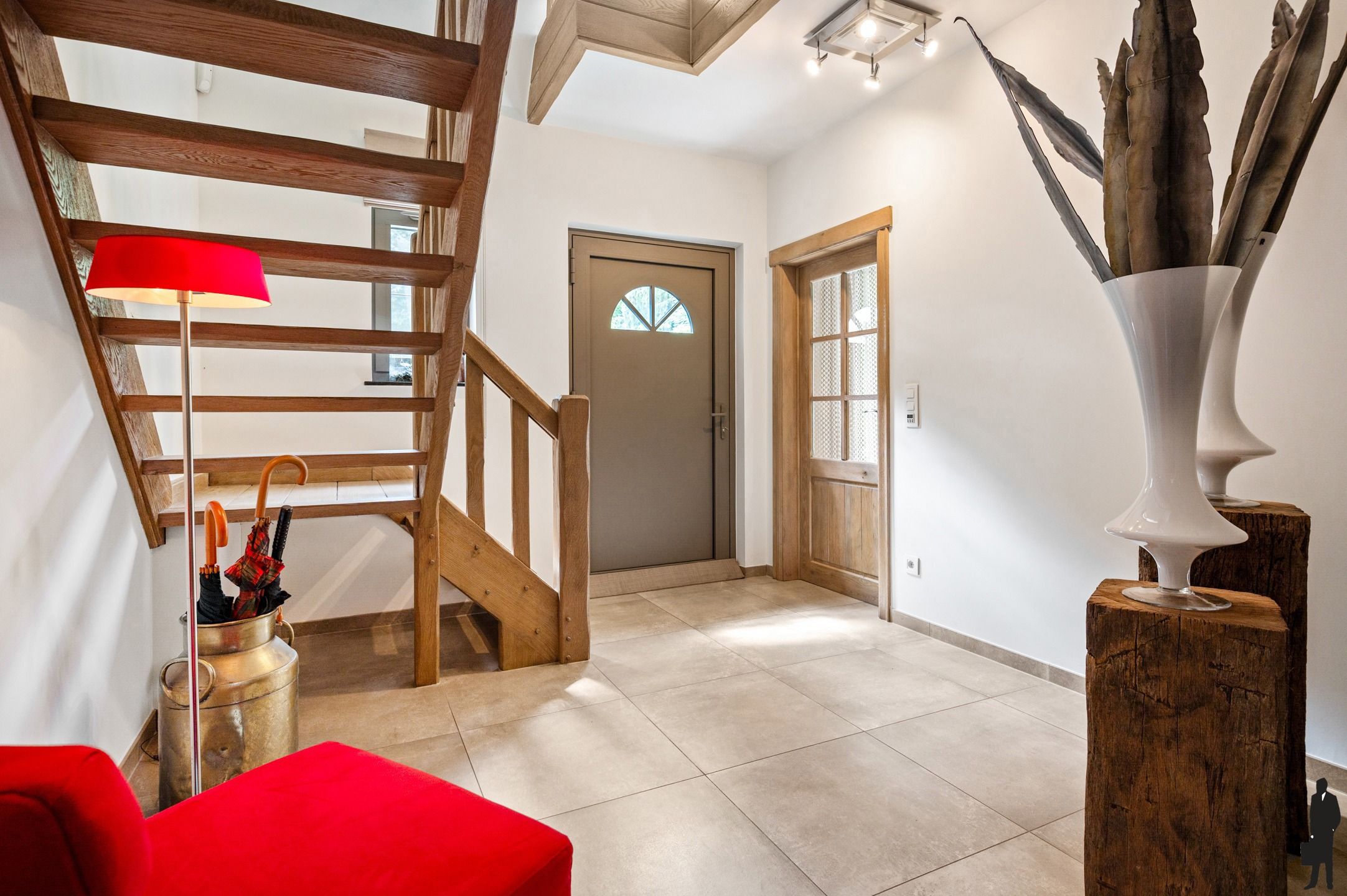 Stijlvol gerenoveerde villa met schitterende tuin en verwarmd zwembad foto 5