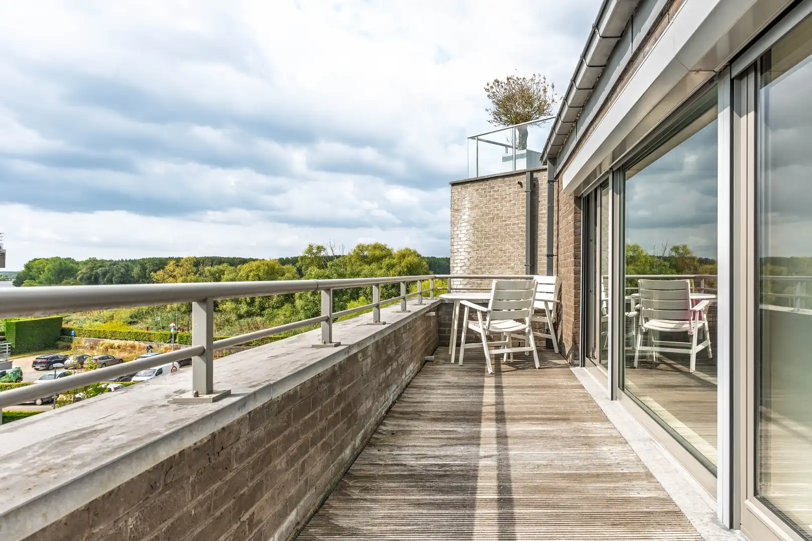 Prachtig duplex appartement met 3 slaapkamers, 3 terrassen en 2 autostaanplaatsen foto 17