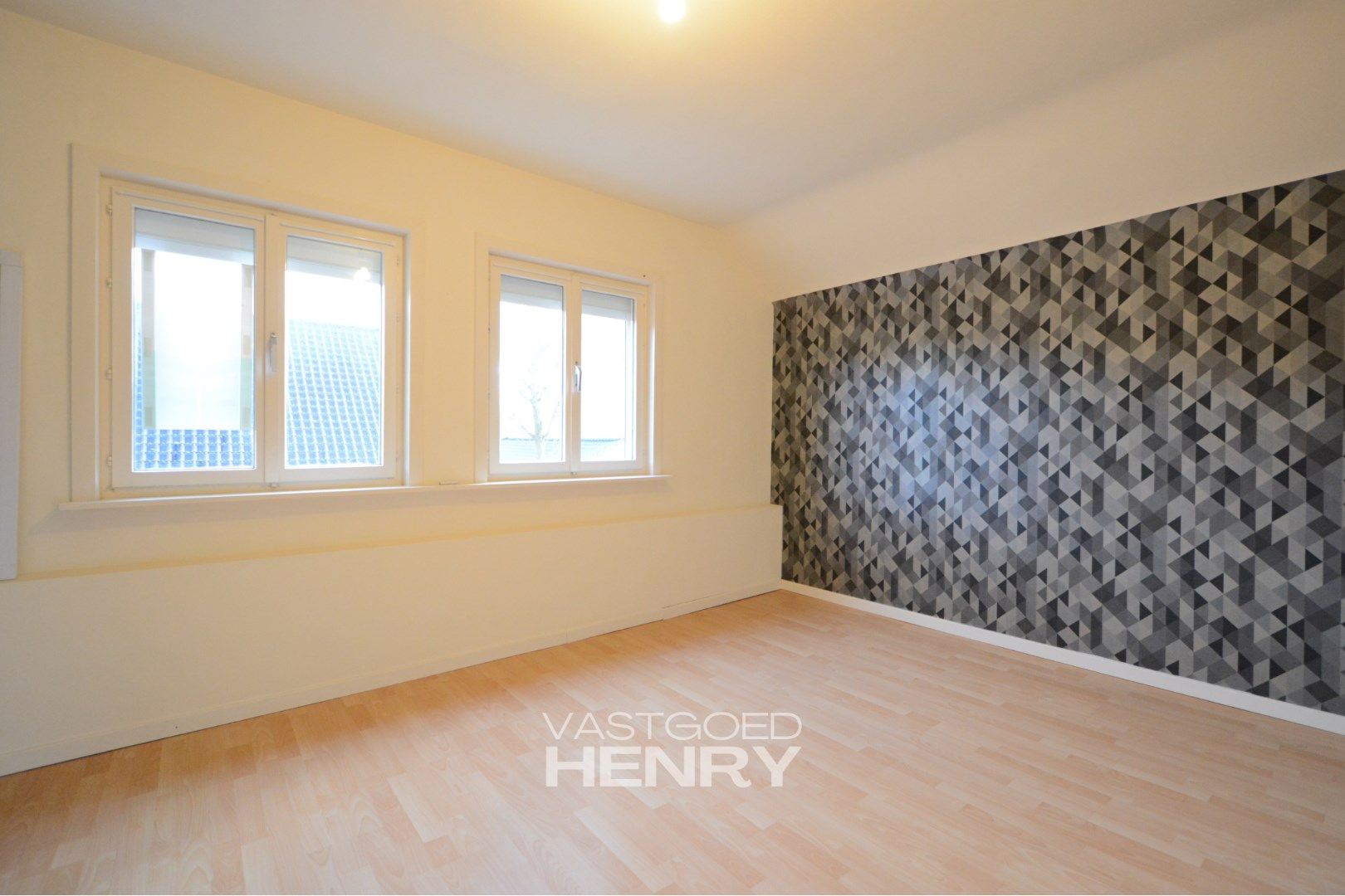 Te huur: Instapklare woning met ruime garage foto 15