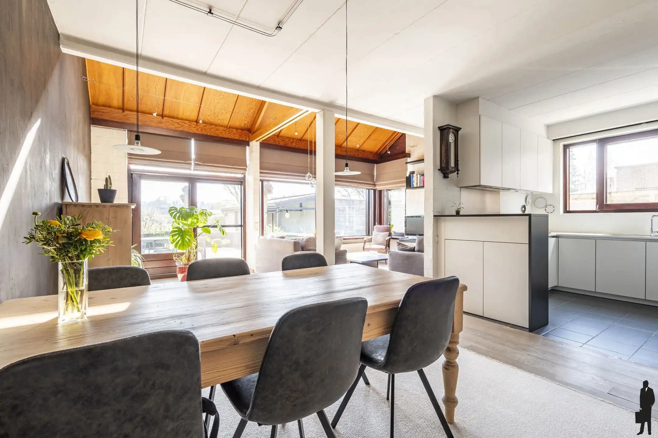 Ruime splitlevel woning, zuidgerichte tuin (ca. 522 m²) foto 8