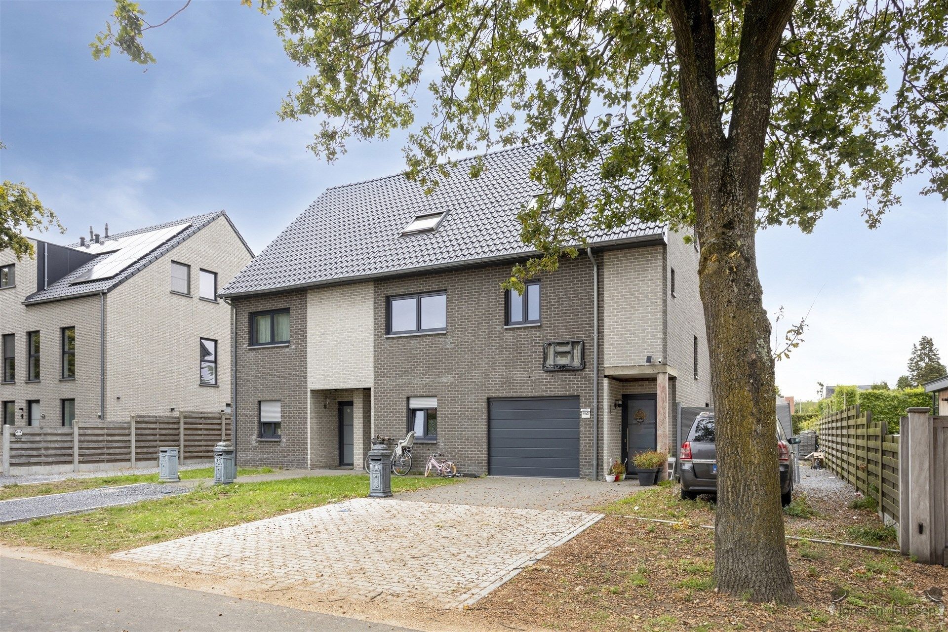 Uitzonderlijk triplex appartement van 251 m² met 5 (mogelijkheid tot 6) slaapkamers en groot terras te Leopoldsburg foto {{pictureIndex}}