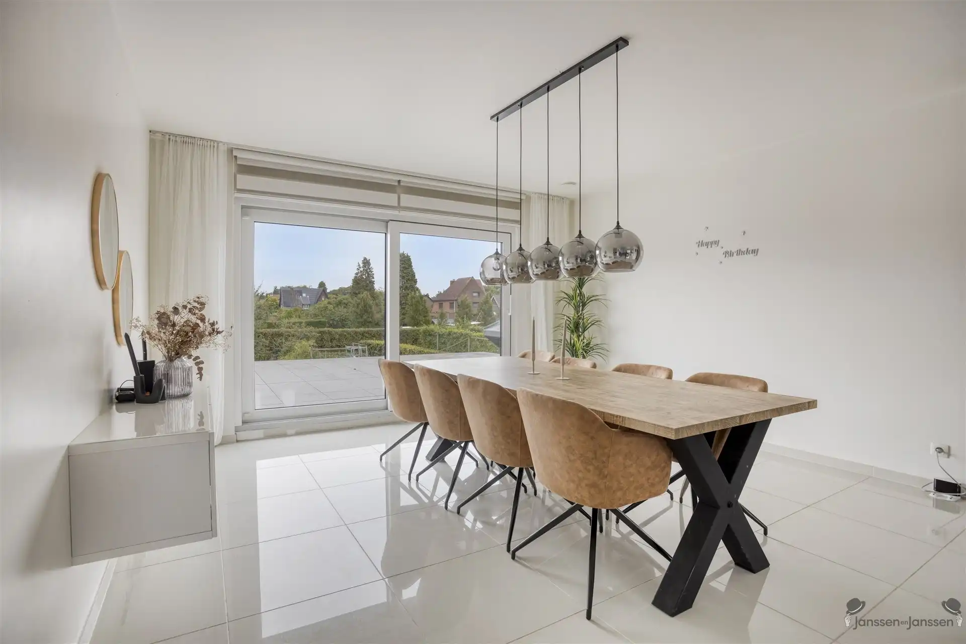 Uitzonderlijk triplex appartement van 251 m² met 5 (mogelijkheid tot 6) slaapkamers en groot terras te Leopoldsburg foto {{pictureIndex}}