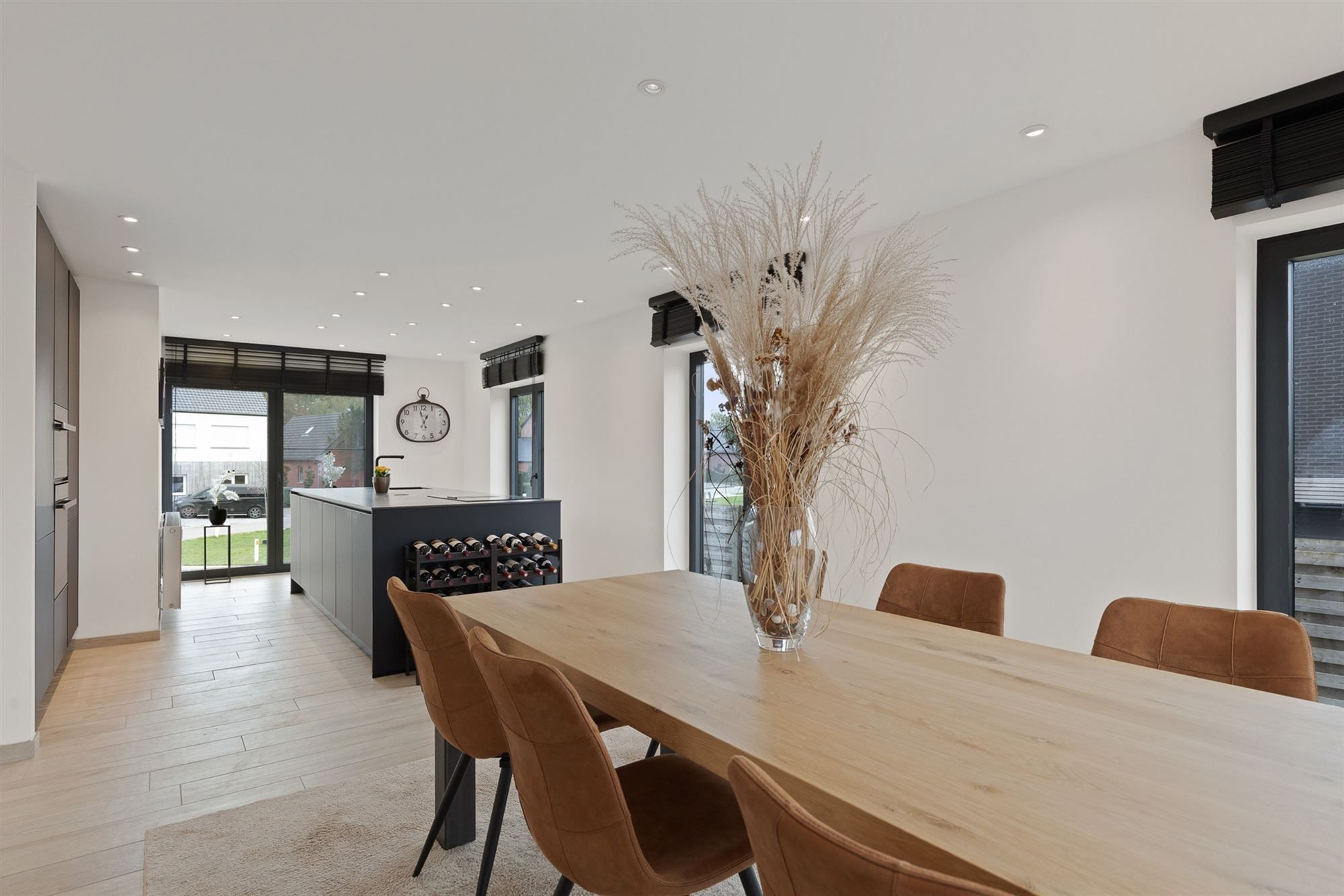 UITERST KNAP GERENOVEERDE WONING MET 3 SLAAPKAMERS GELEGEN OP EEN ZONNIG GEORIËNTEERD PERCEEL TE PAAL foto 9
