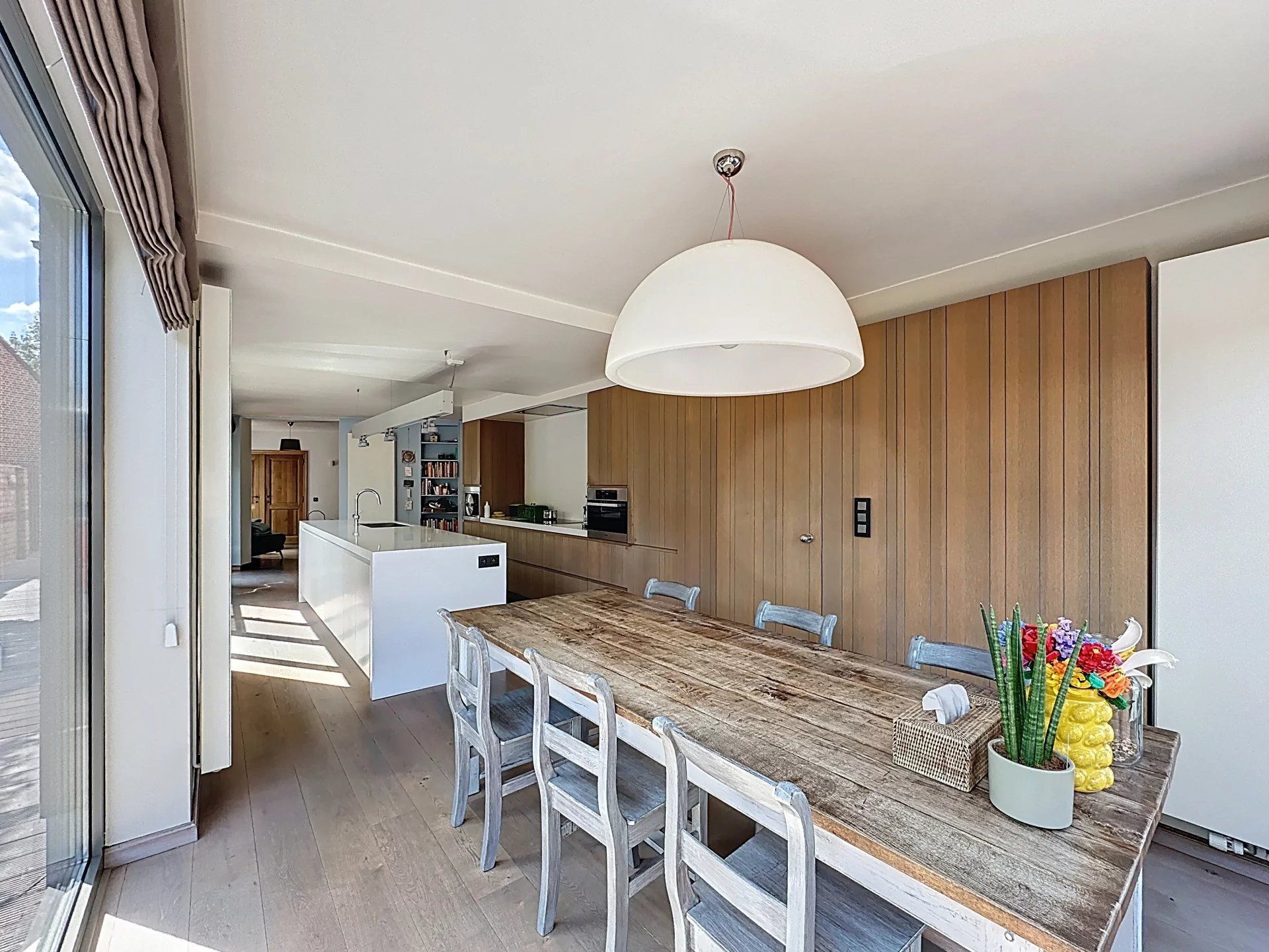 Moderne instapklare woning met 3 slaapkamers op mooi perceel foto 7