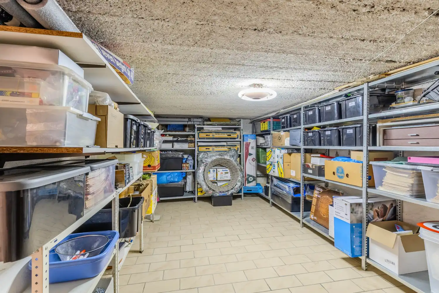 Charmante woning met 3 slaapkamers, terras en inpandige garage in het gezellige Rekem foto 25