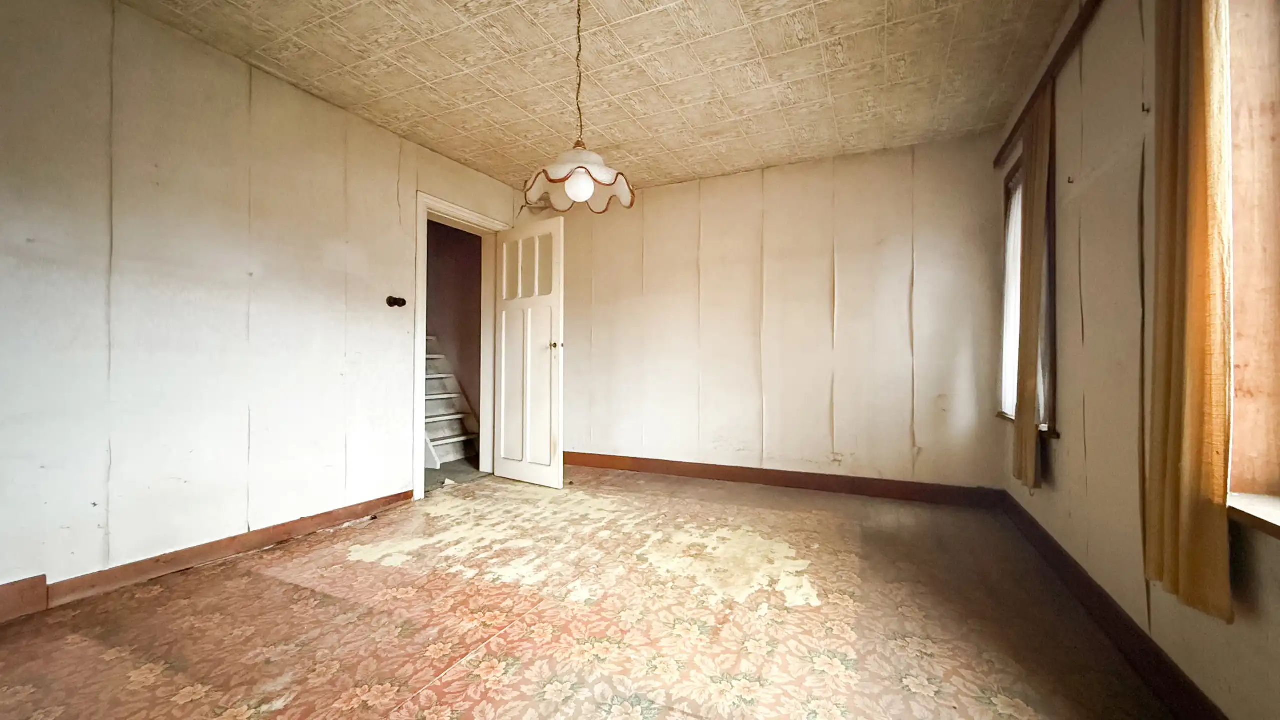 Te renoveren woning met potentieel op rustige ligging foto 14