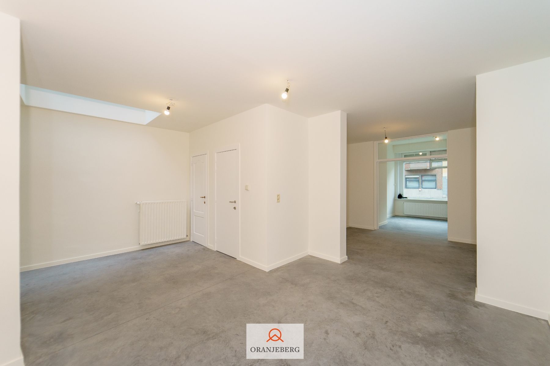 Gerenoveerd gelijkvloerse commerciële ruimte vlakbij UZ foto 2
