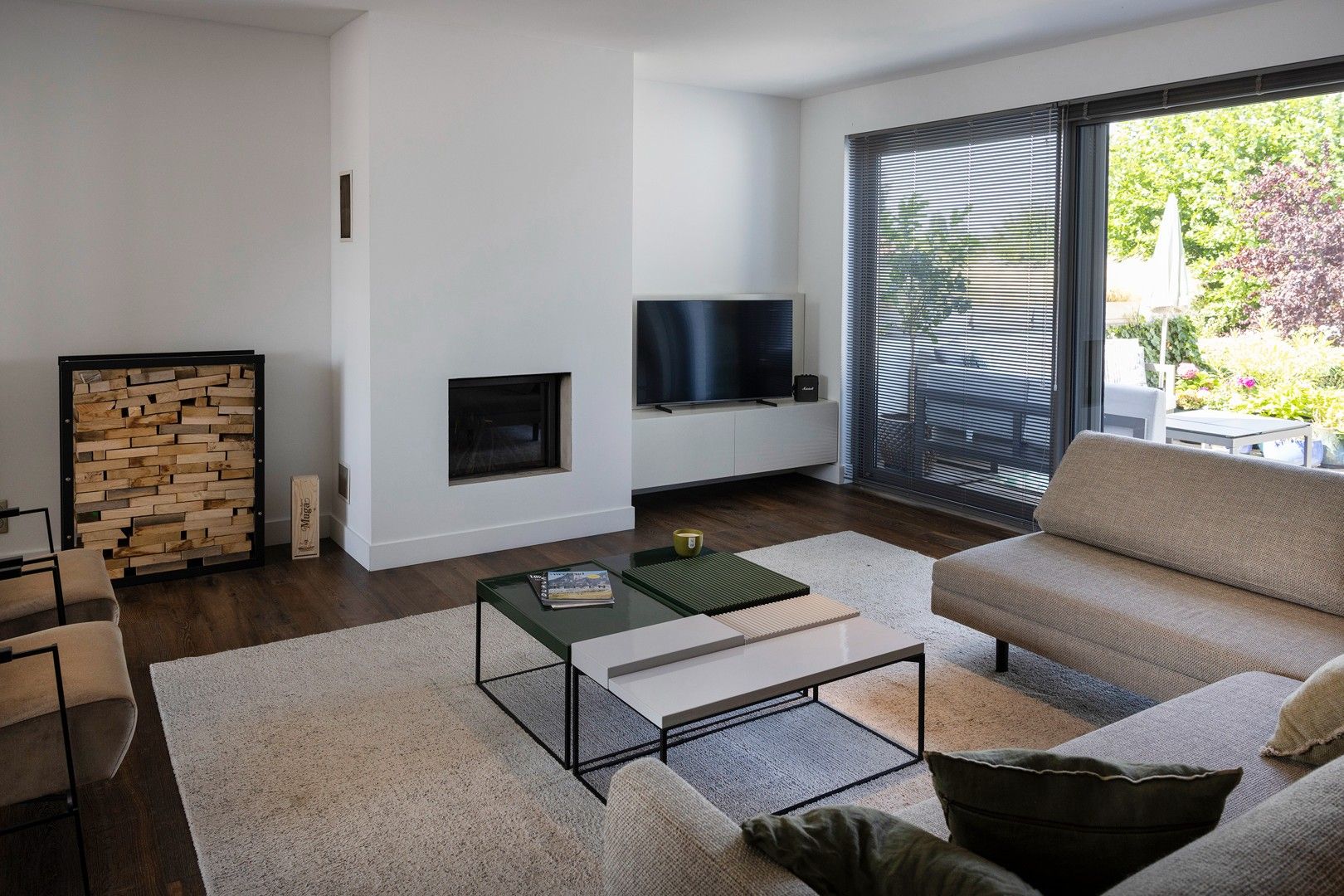 Strak ingerichte & instapklare burgerwoning. foto 2