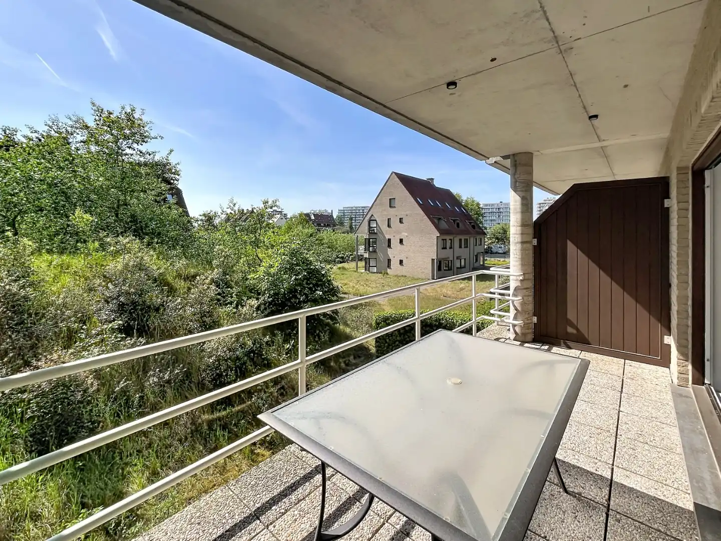 Ruim duplex appartement met 4 slaapkamers en 2 badkamers foto {{pictureIndex}}