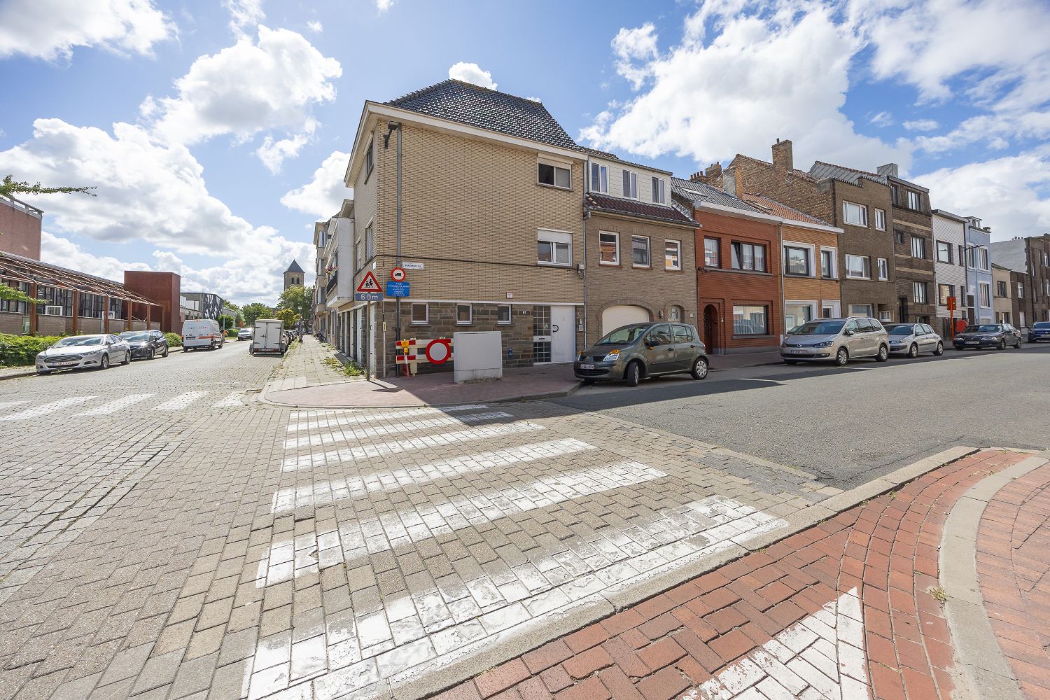 Ruim appartement met 5 garages foto 22