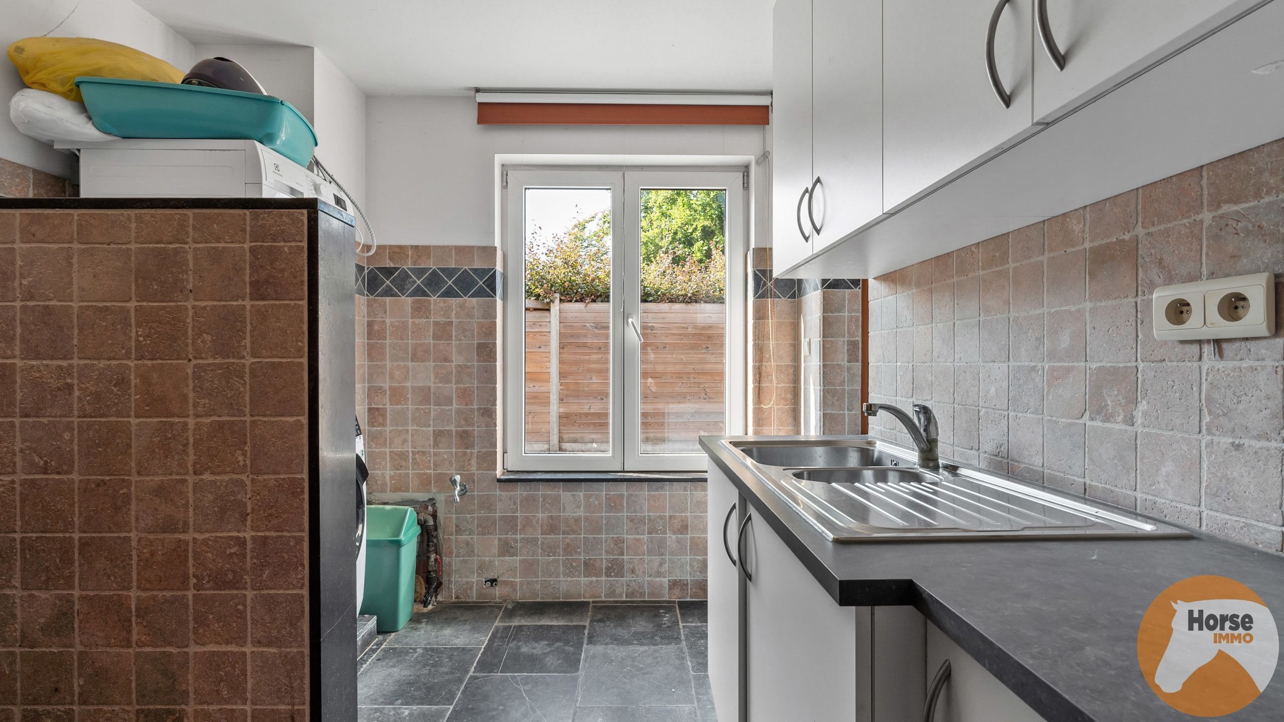 ZELZATE - Landhuis met bijgebouw, zwembad en paardenstallen foto 14