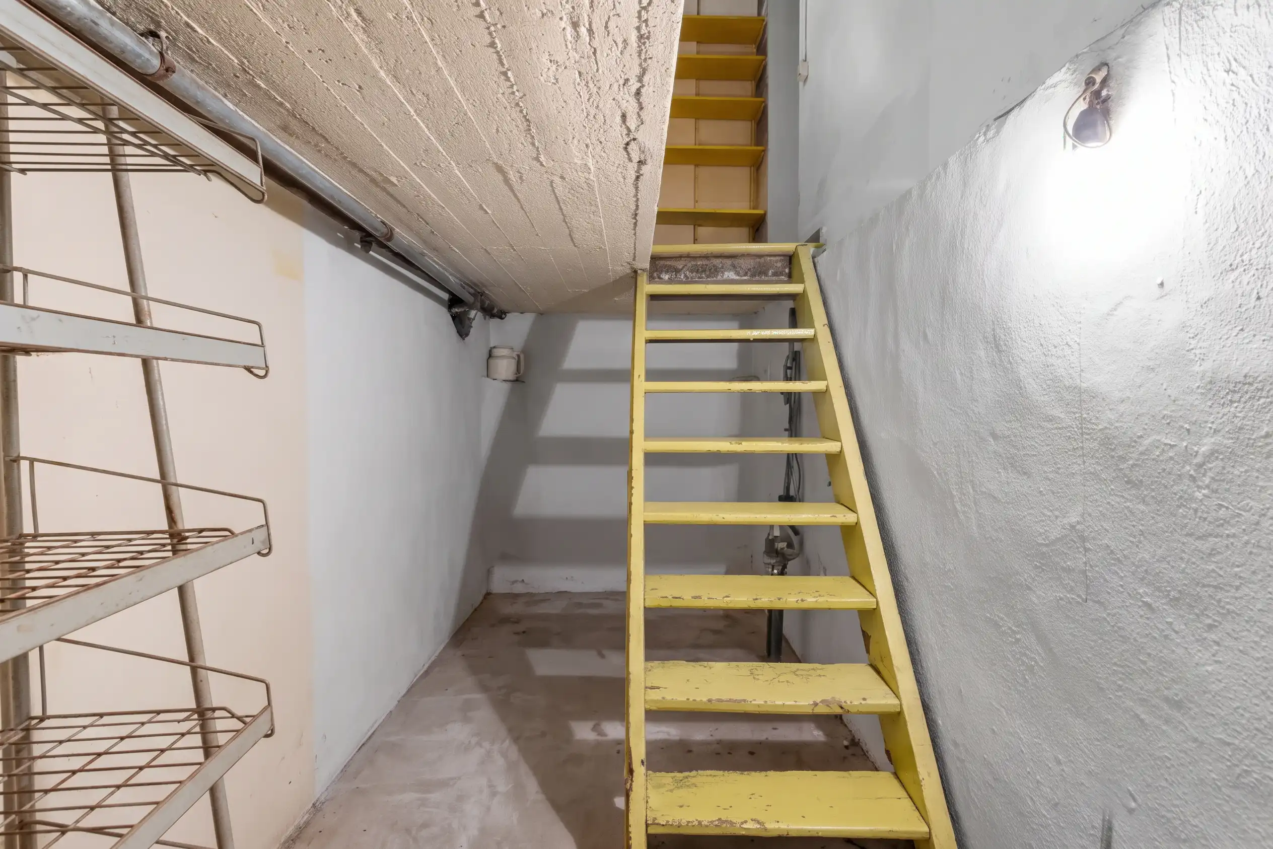 Te renoveren woning met veel potentieel in Sint-Michiels! foto 14