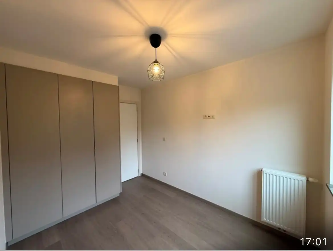 Instapklaar appartement met 2 slaapkamers en terras op wandelafstand van zeedijk. foto 8