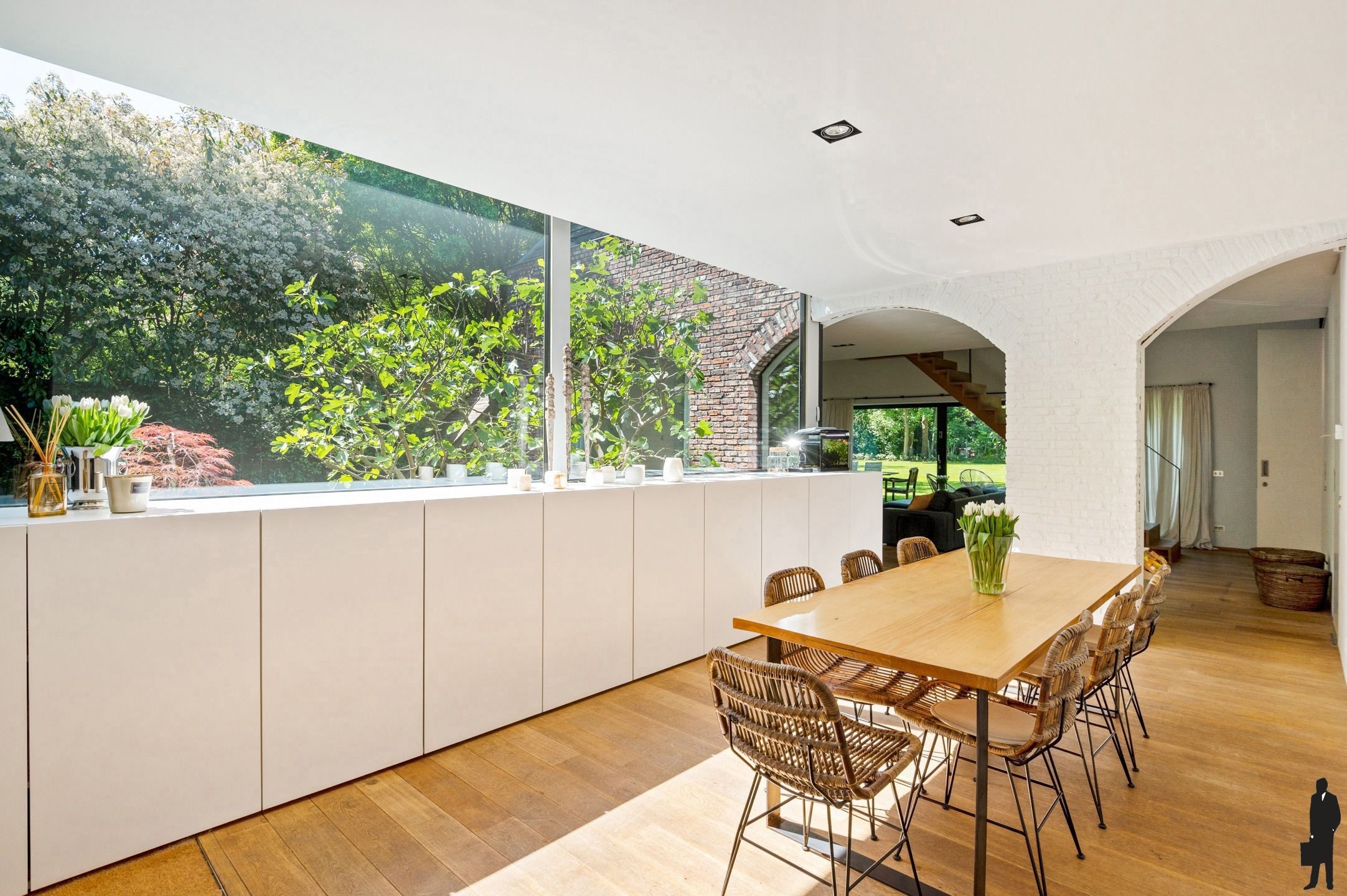 Unieke te renoveren hoevewoning met mooie parktuin foto 12