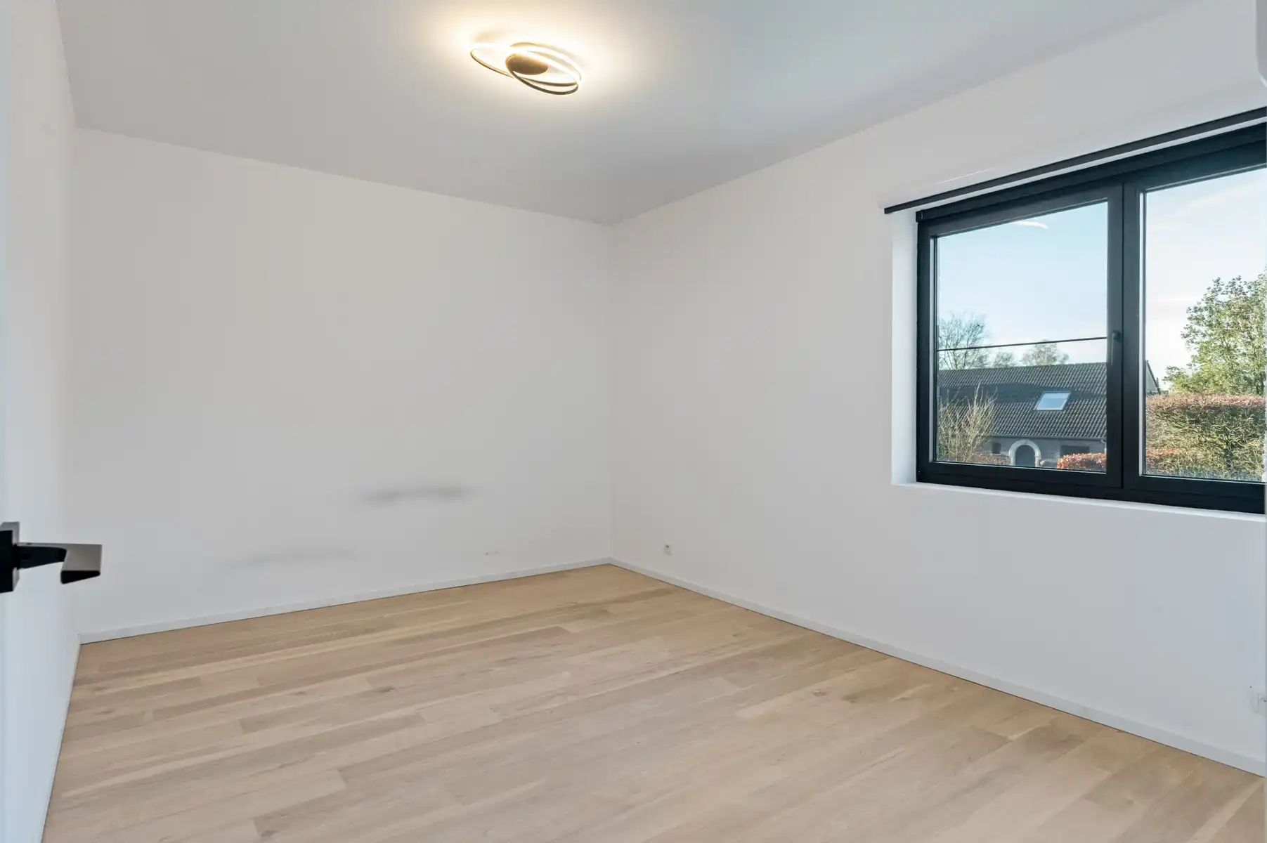 Recente villa met bijgebouw op toplocatie foto 16