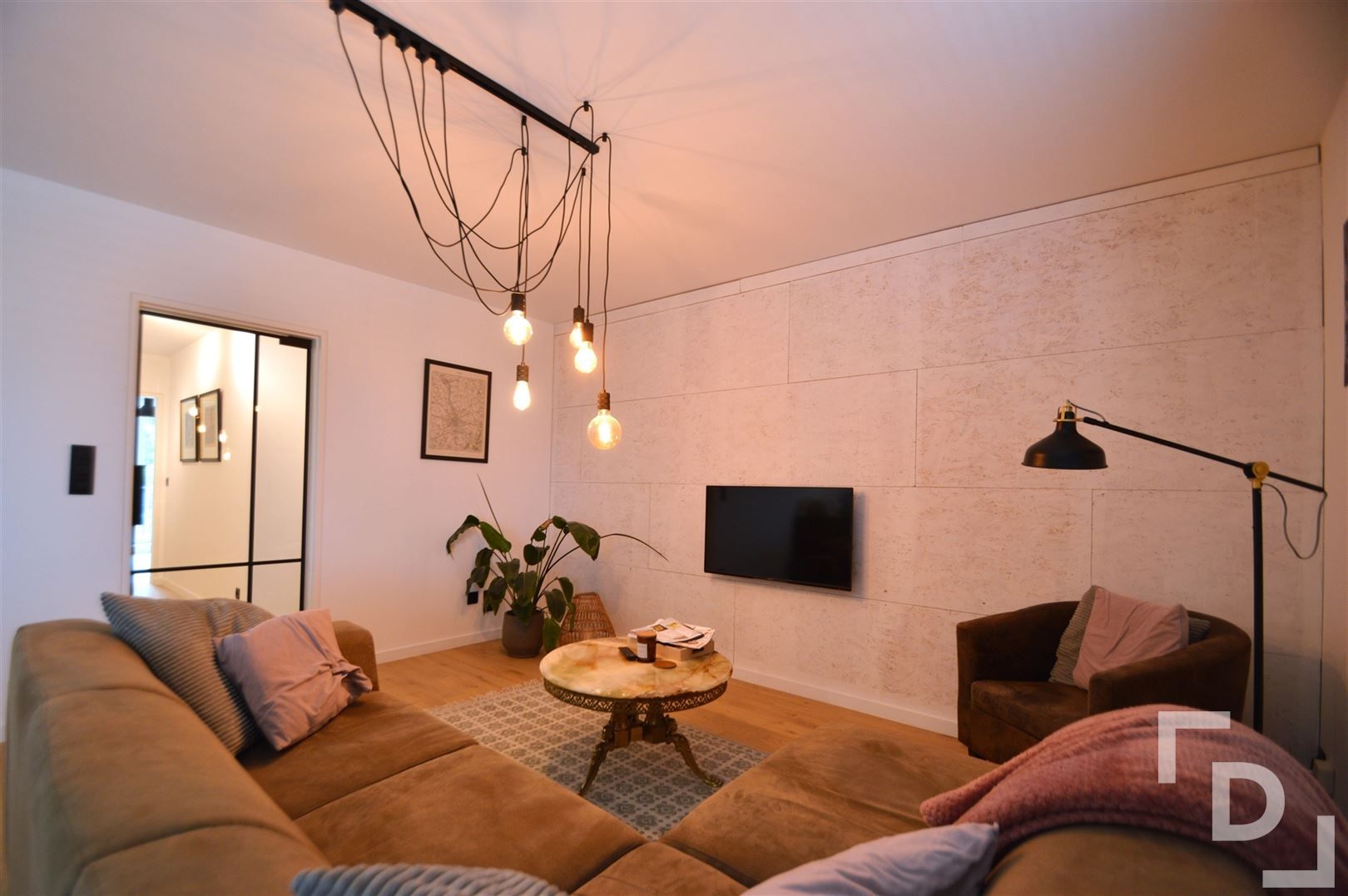 Prachtig gerenoveerd appartement met garage te huur op centrale locatie te Ieper foto 5