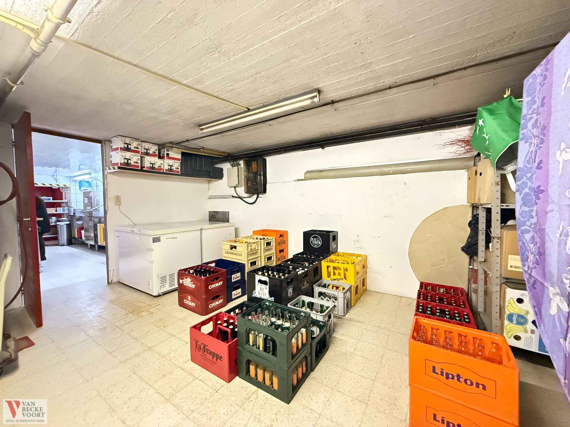 Handelsgelijkvloers 197m² + kelder foto 19