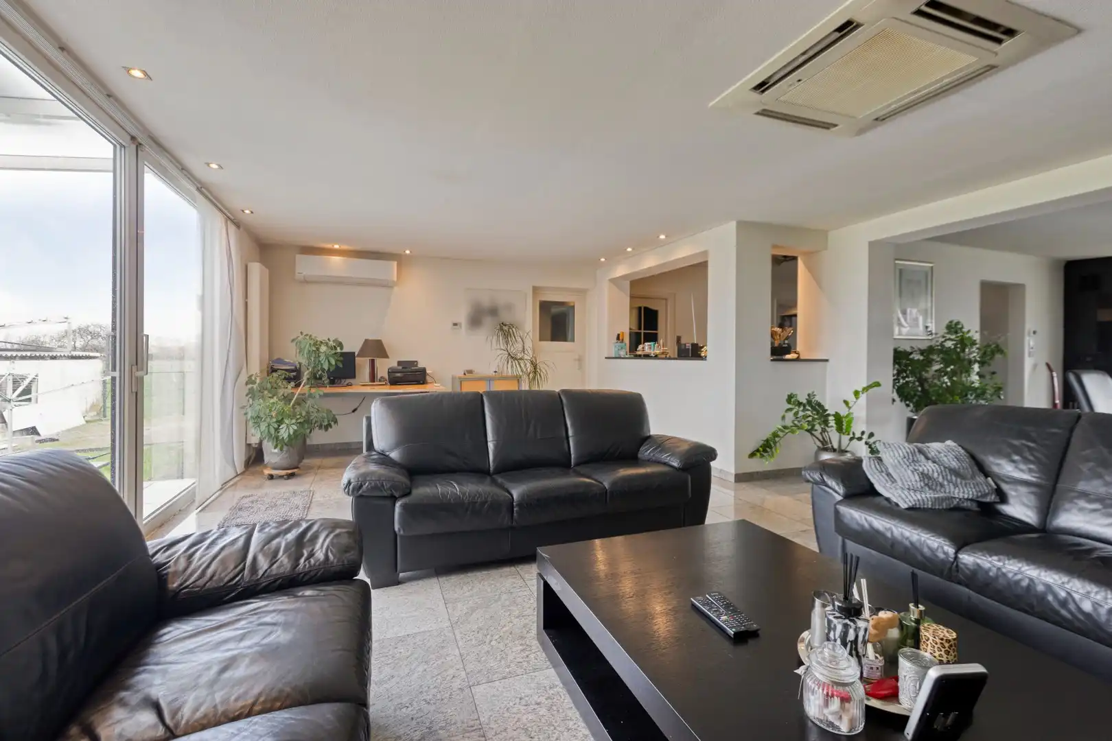 Charmante gezinswoning op ruim perceel foto 15