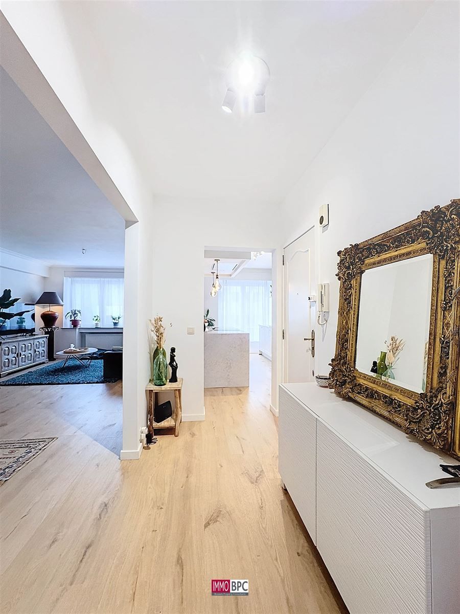 Volledig gereonveerd Appartement met 2 slk. foto 18
