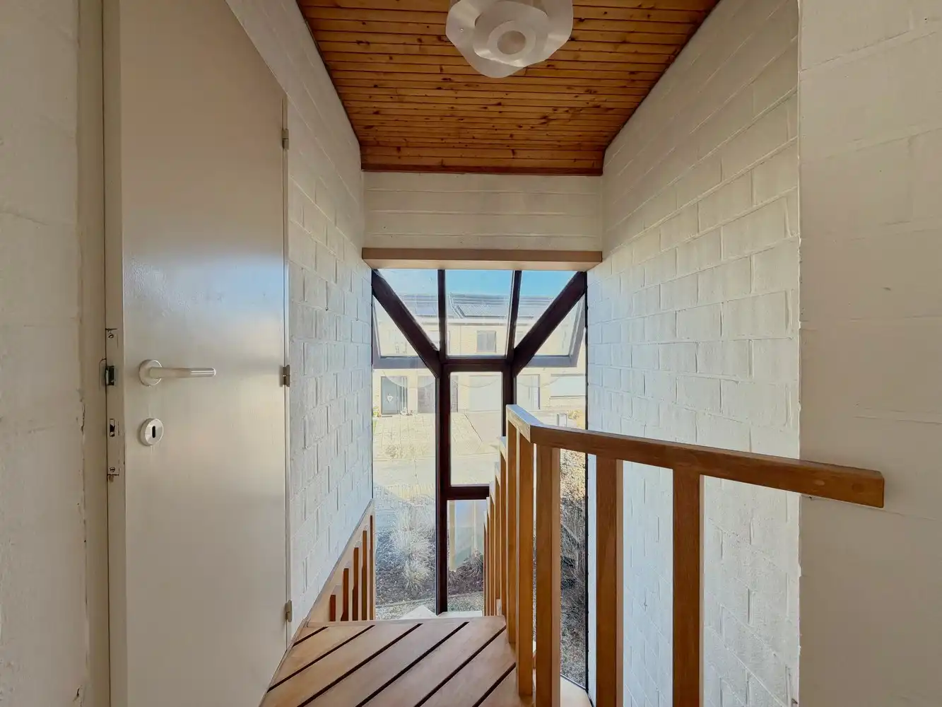 Instapklare, lichtrijke woning (4 slpks) + zonnige tuin foto 8