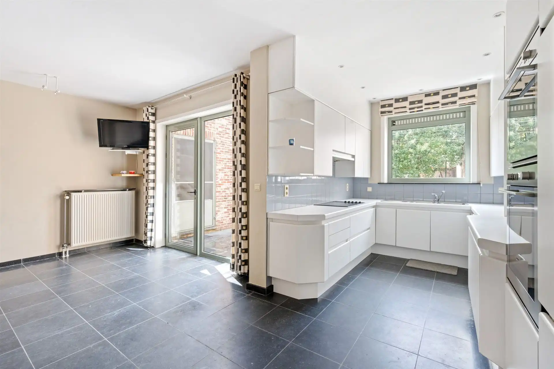 Unieke combinatie van wonen en werken in Sint-Eloois-Vijve! foto 21