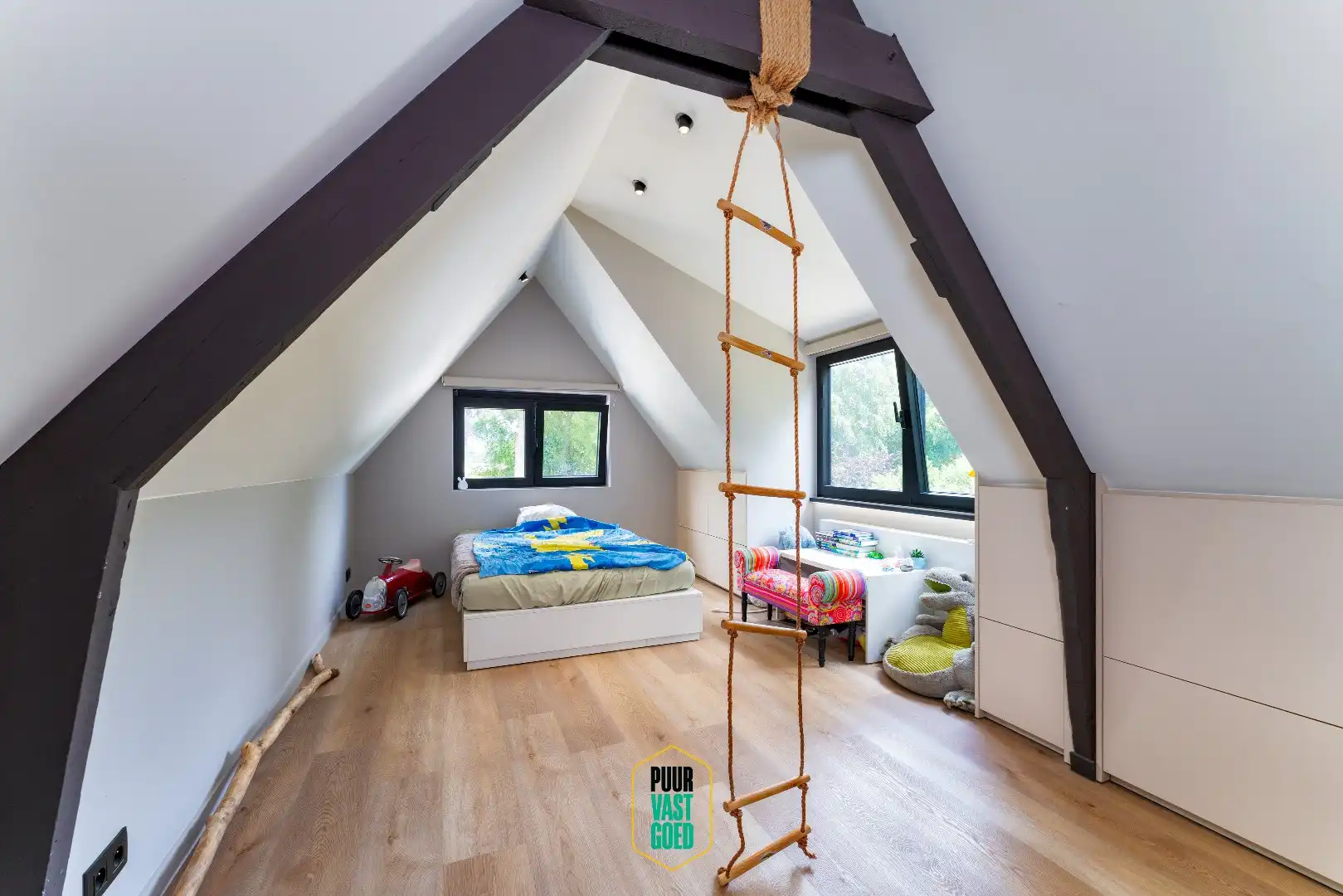 Knap gerenoveerde villa in uitgestrekte tuin foto 16