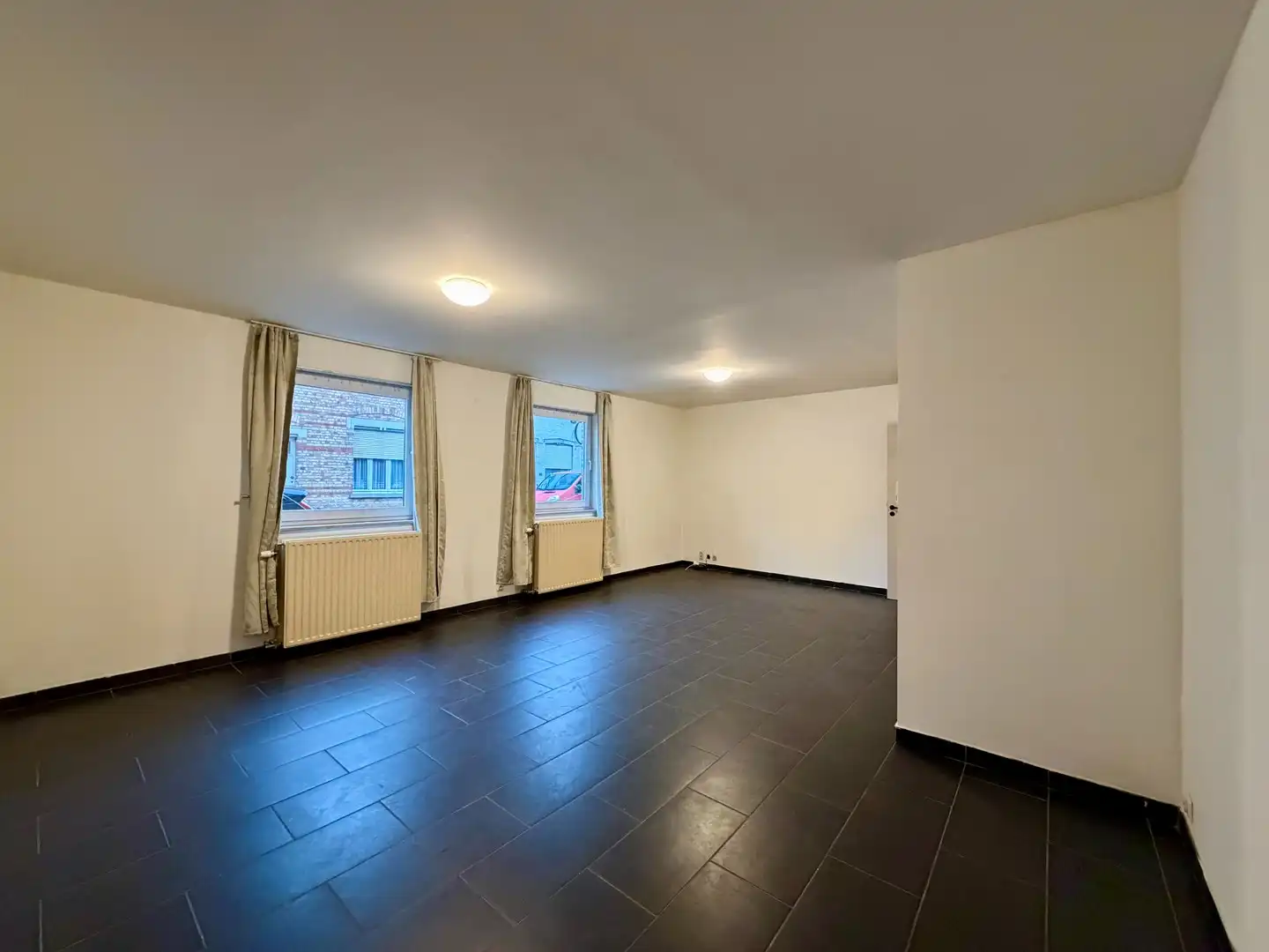 Instapklaar 1-slaapkamerappartement op een boogscheut van centrum Roeselare! foto {{pictureIndex}}