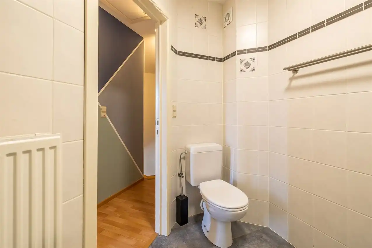 Duplex met twee slaapkamers en autostaanplaats op rustige locatie foto 17