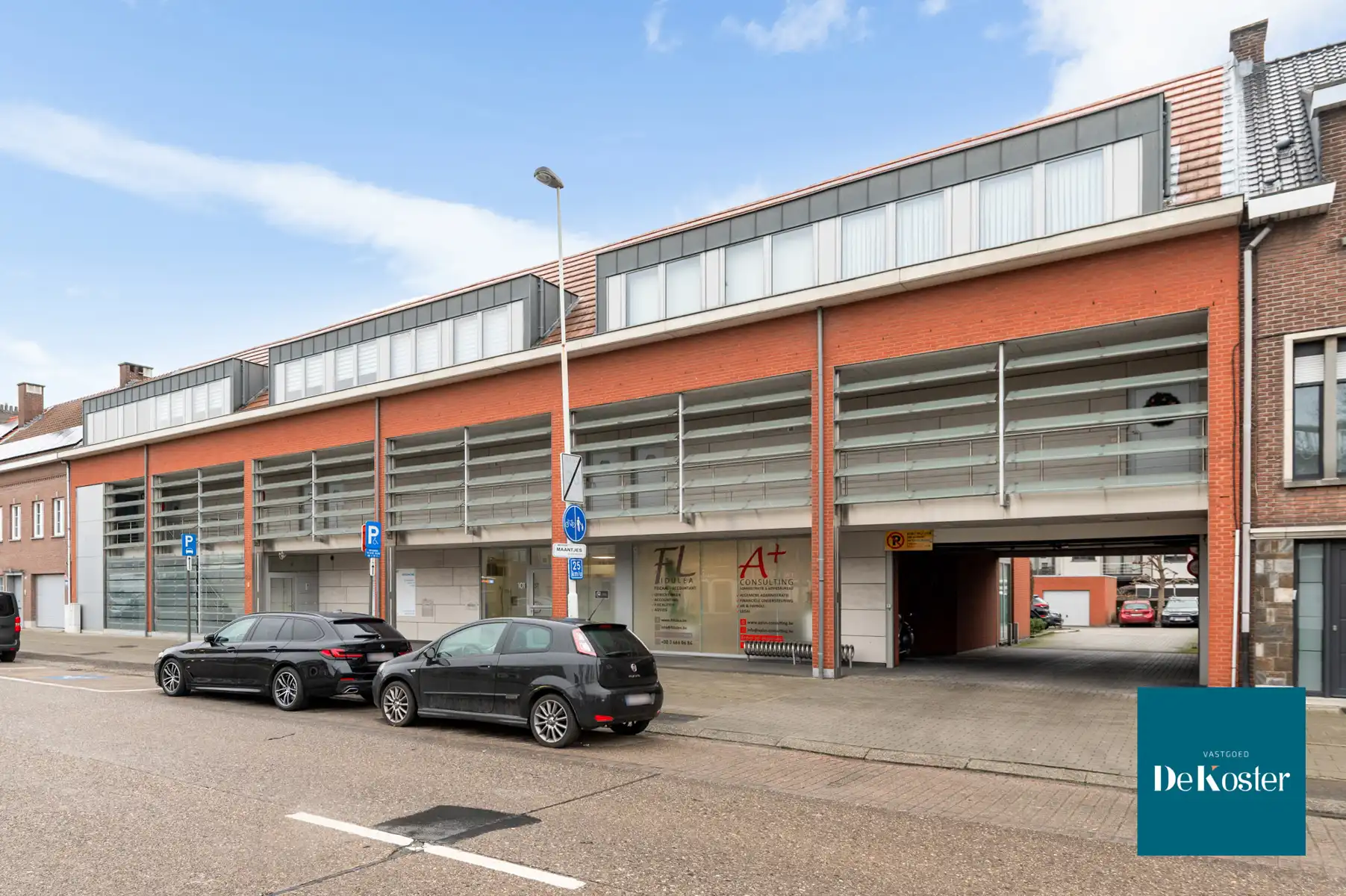 Stijlvol duplexappartement met ruim terras en garage foto 17