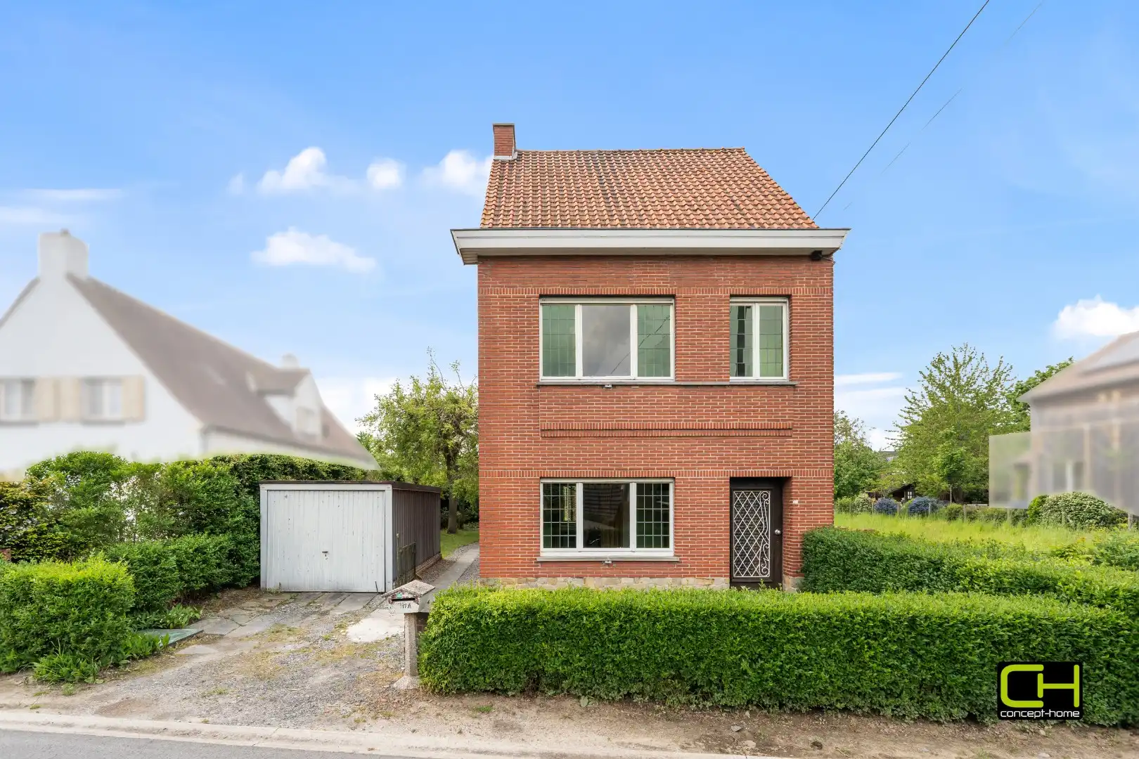 Hoofdfoto van de publicatie: Te renoveren woning met tal van mogelijkheden in rustige, groene omgeving te Landegem