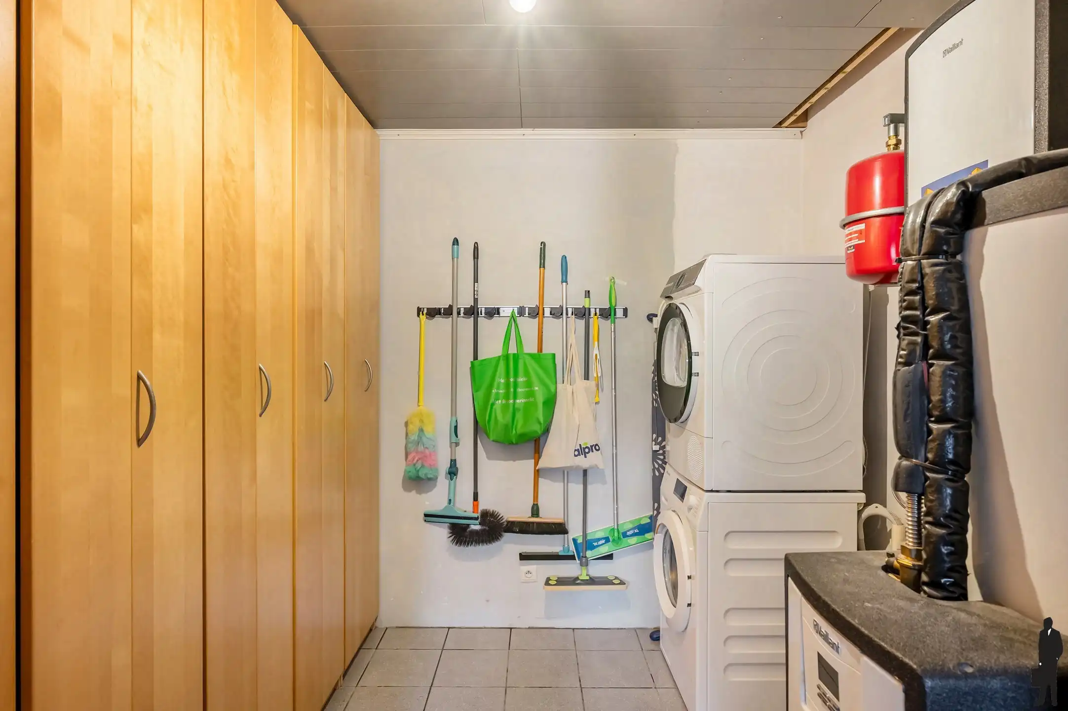 Instapklare woning met 3 slaapkamers en bureauruimte op toplocatie te Leest. foto 21