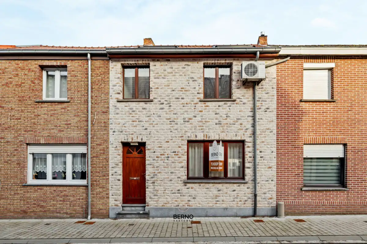 Charmante rijwoning dorpskern Denderbelle. foto {{pictureIndex}}