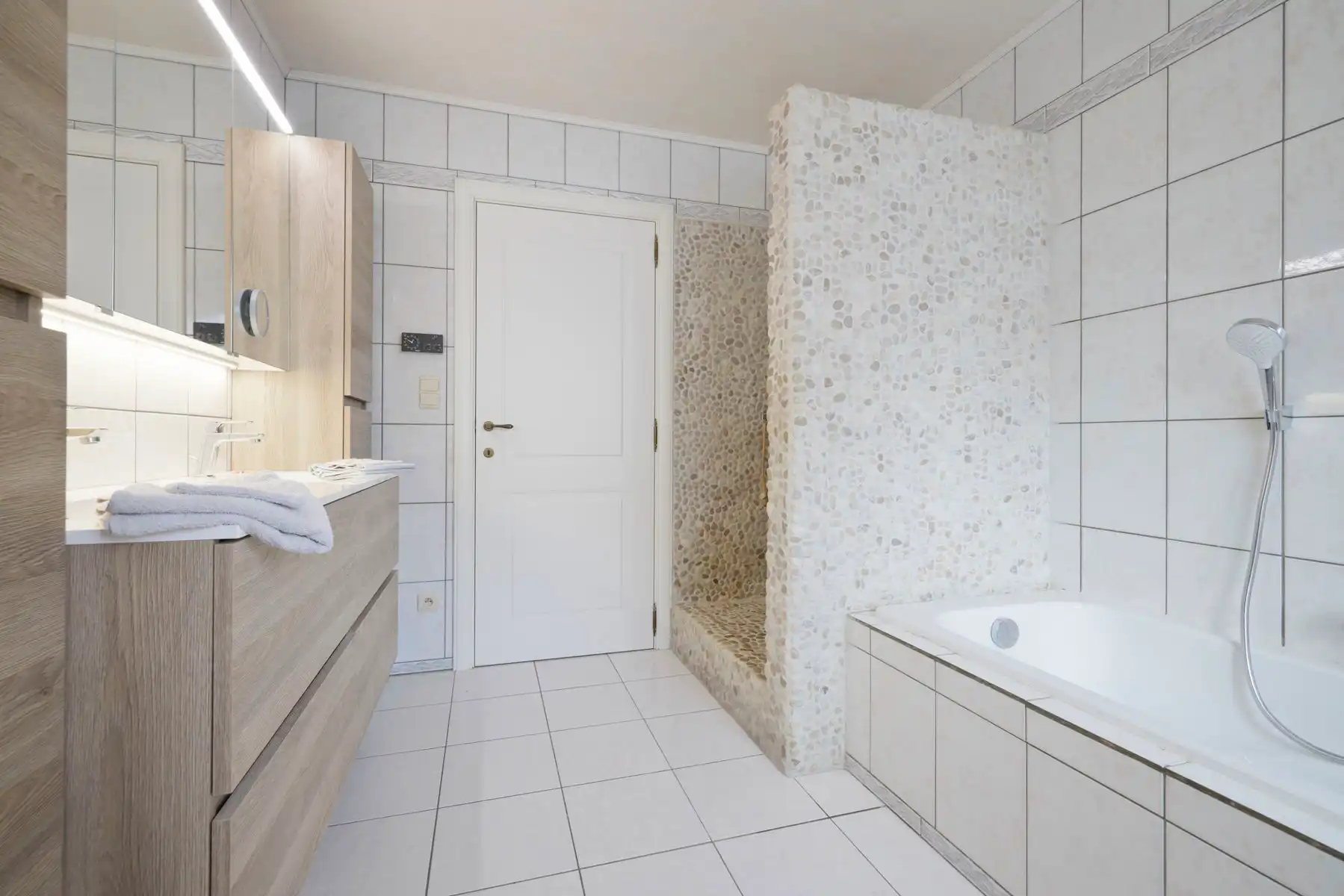 Instapklare woning met 3 slaapkamers en tuin  foto 9