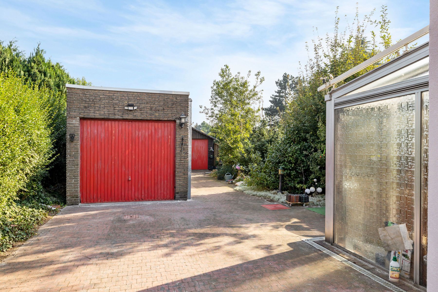 Half open bebouwing met 3 slaapkamers, ruime tuin en garage! foto 5