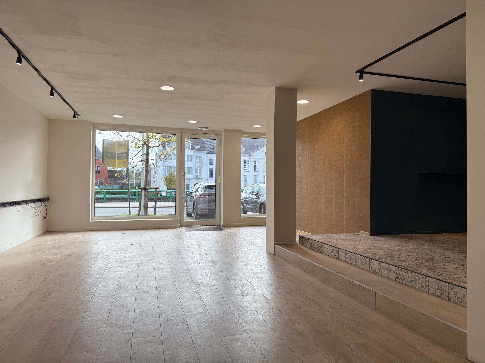 Modern multifunctioneel kantoor vlak naast de schelde foto 12